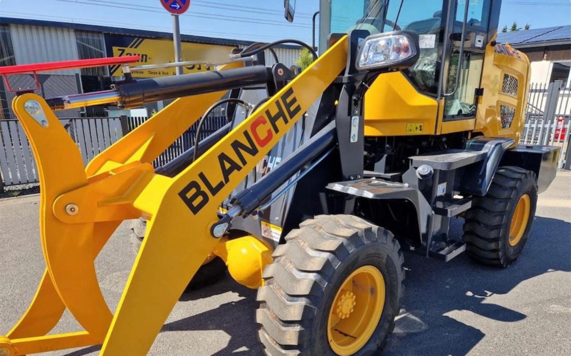 NEW/UNUSED BLANCHE TW36 LOADING SHOVEL *PLUS VAT* - Image 4 of 9