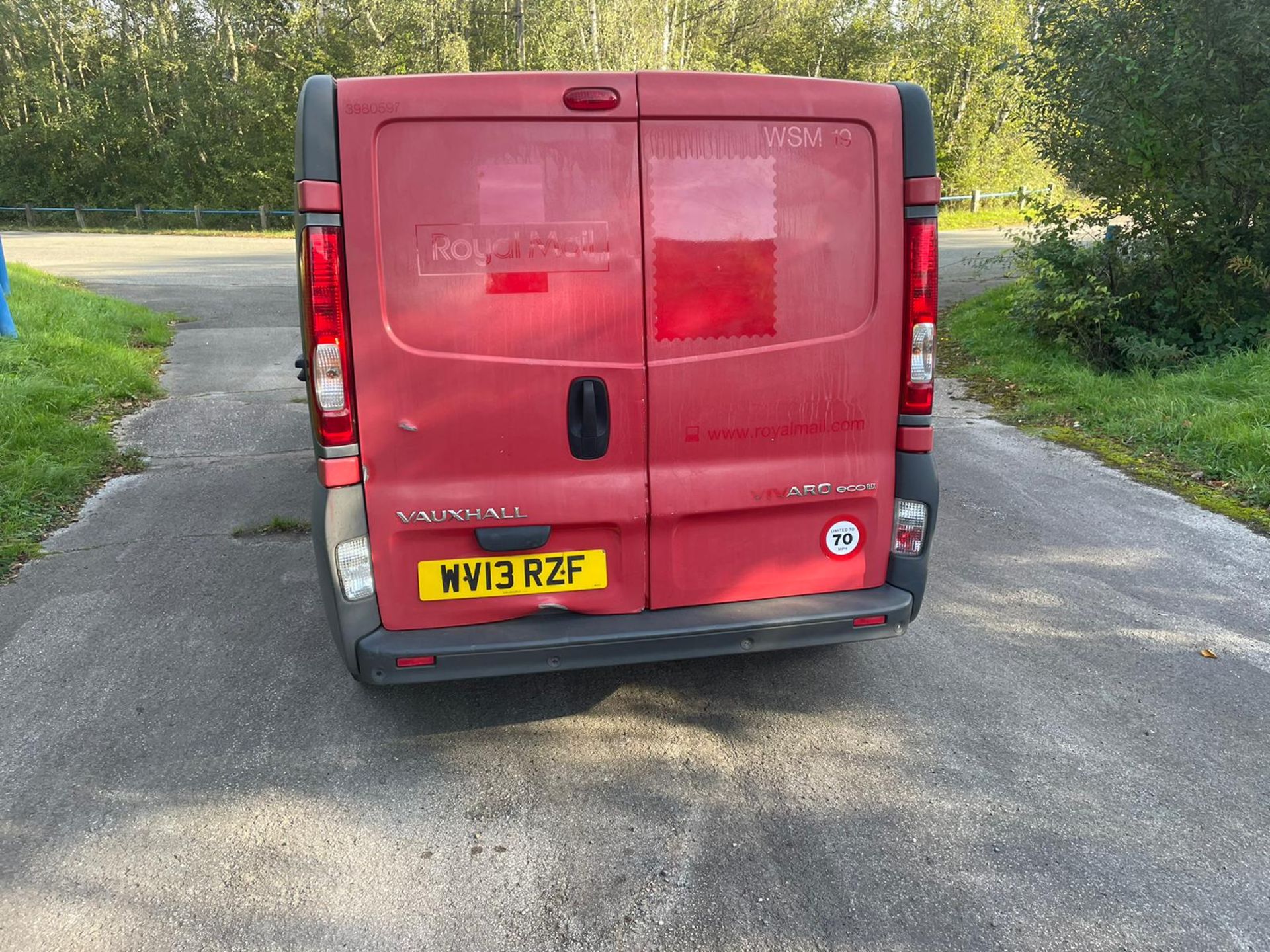 2013 VAUXHALL VIVARO 2900 ECOFLEX CDTI LWB RED PANEL VAN *NO VAT* - Image 6 of 17