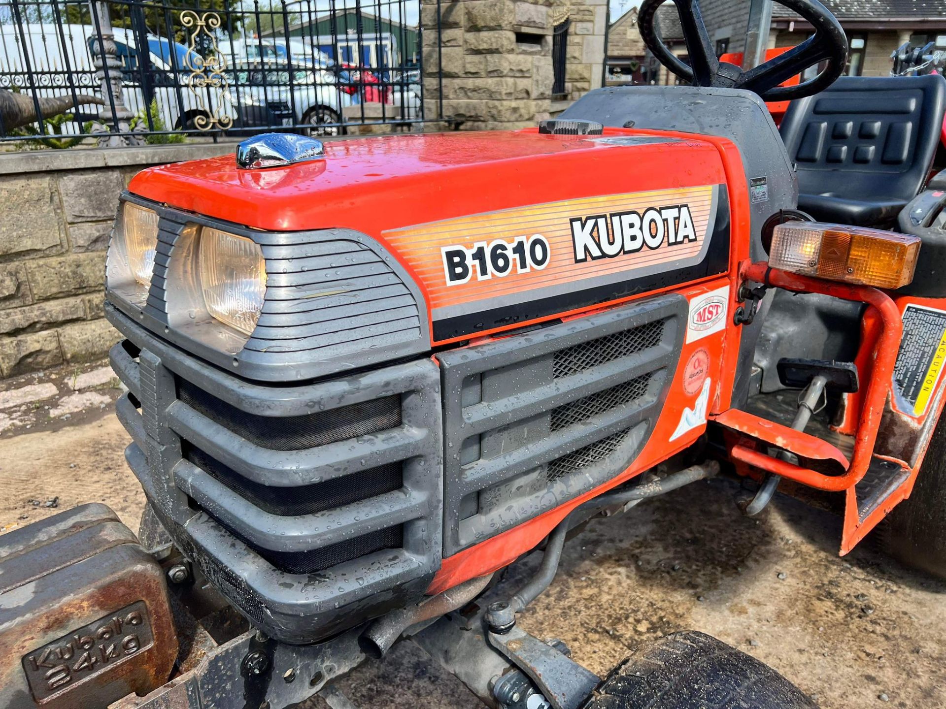 KUBOTA B1610 4WD COMPACT TRACTOR WITH NEW/UNUSED WINTON 1.25 METRE FLAIL MOWER *PLUS VAT* - Image 4 of 16