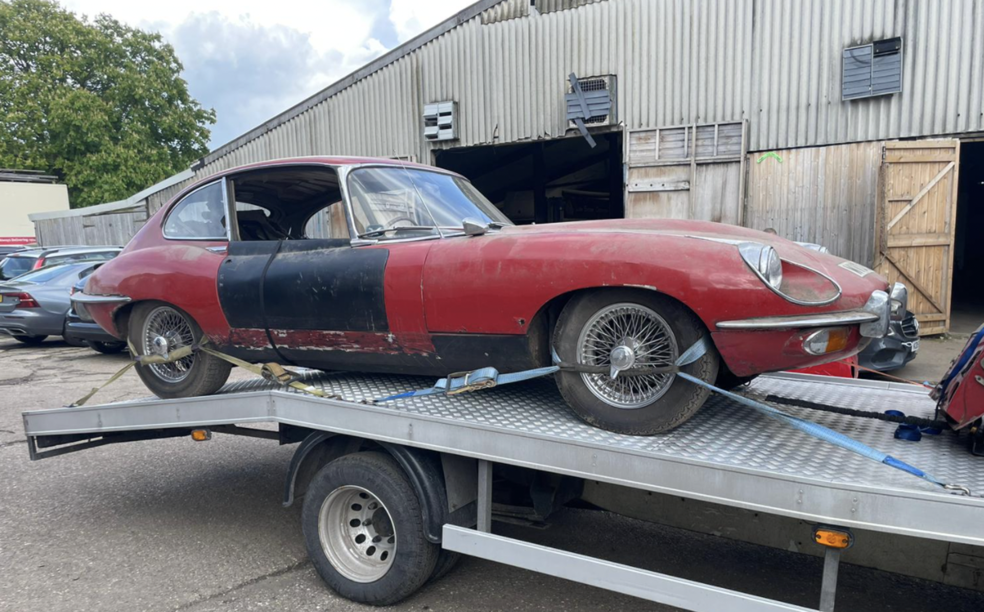 Jaguar E-Type barn find - starts runs and drives - Image 11 of 17