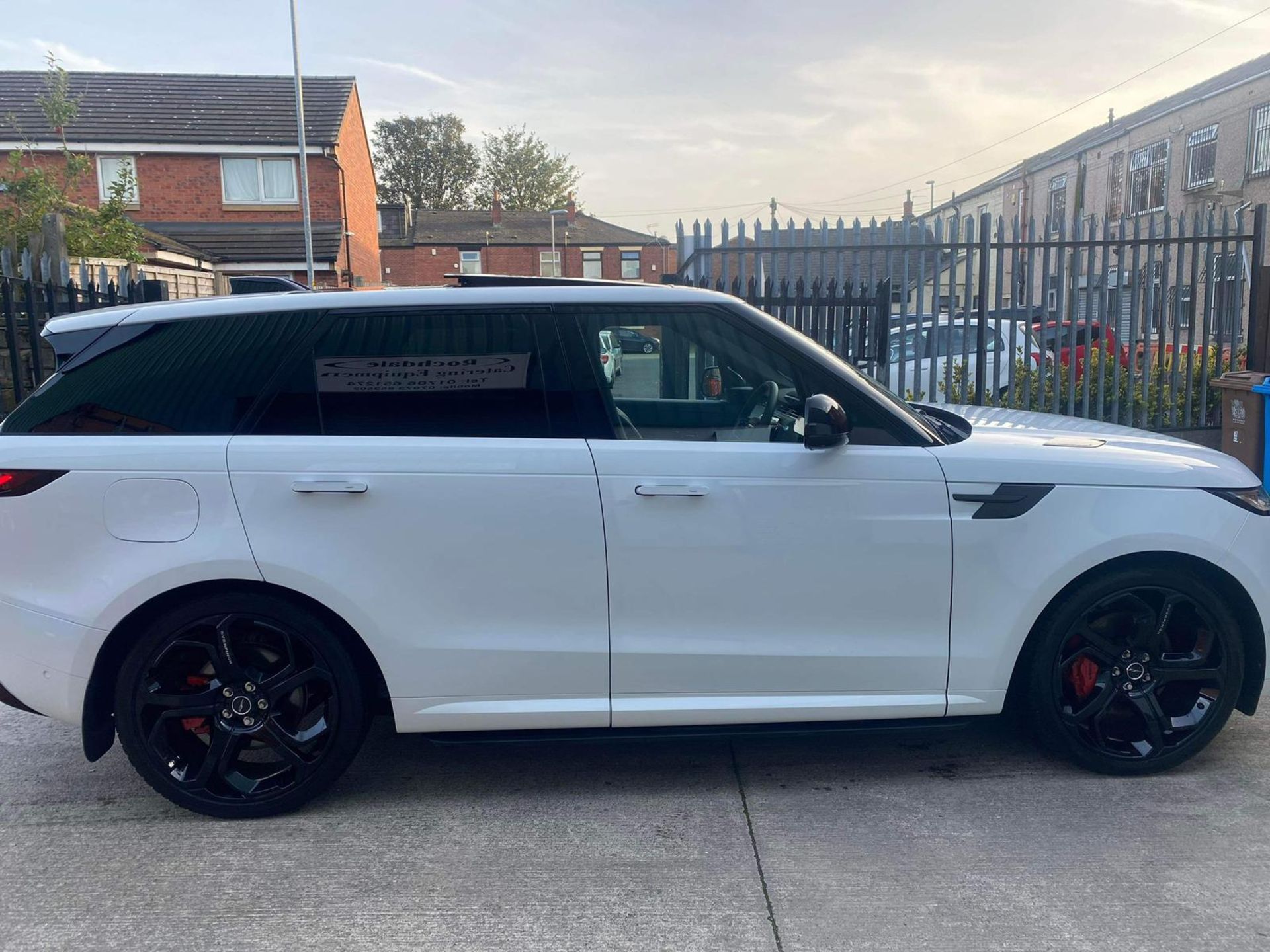 2022 LAND ROVER RANGE ROVER SPORT SE D MHEV A WHITE SUV ESTATE *NO VAT* - Image 7 of 14