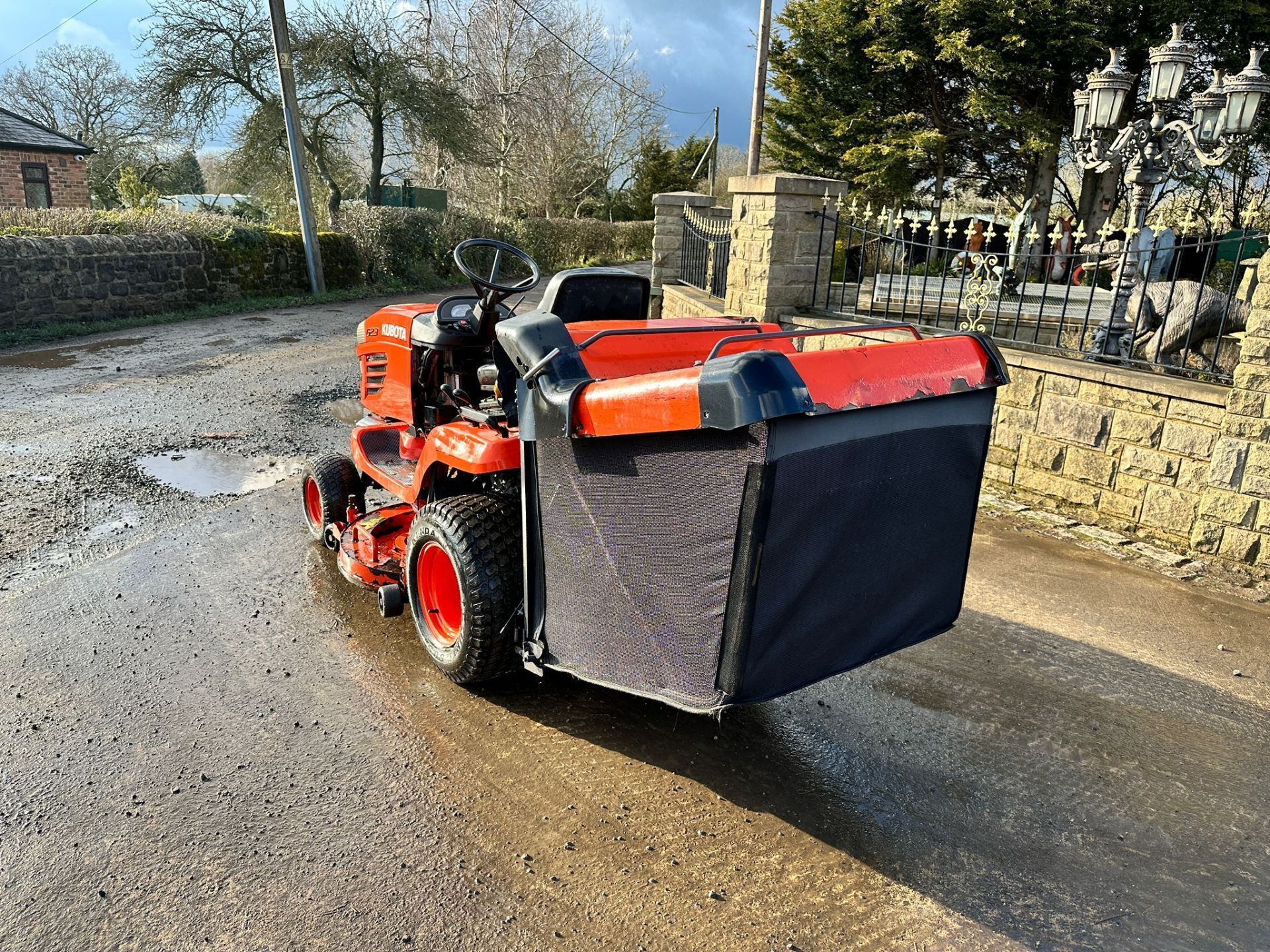 2009 Kubota G23LD Diesel Ride On Mower *PLUS VAT* - Image 4 of 12