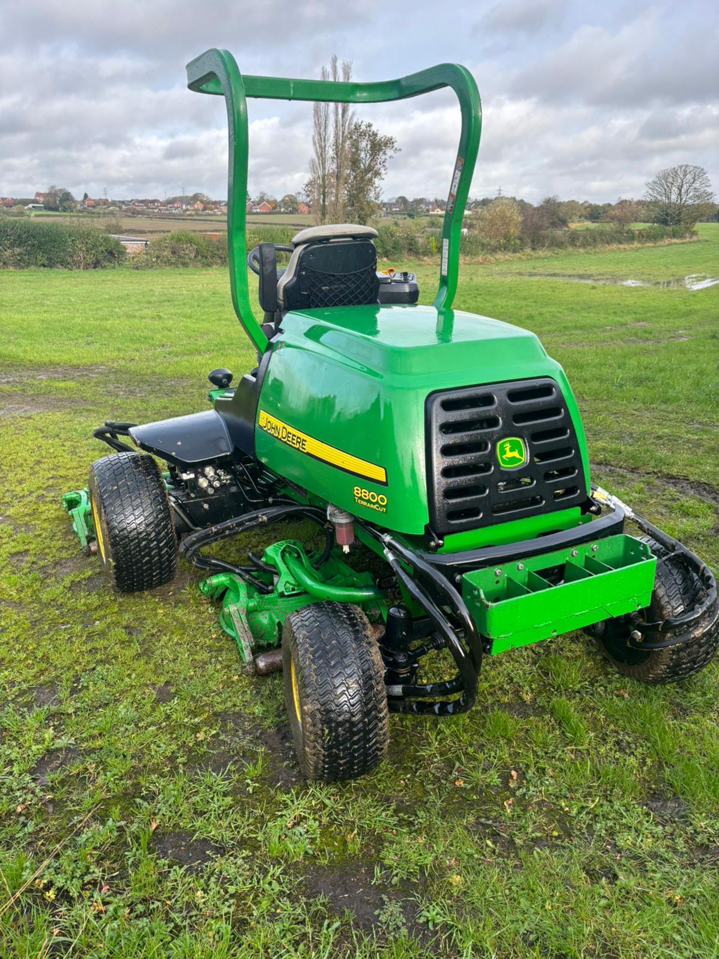 John Deere 8800 4WD Ride On Lawn Mower *PLUS VAT* - Image 5 of 15