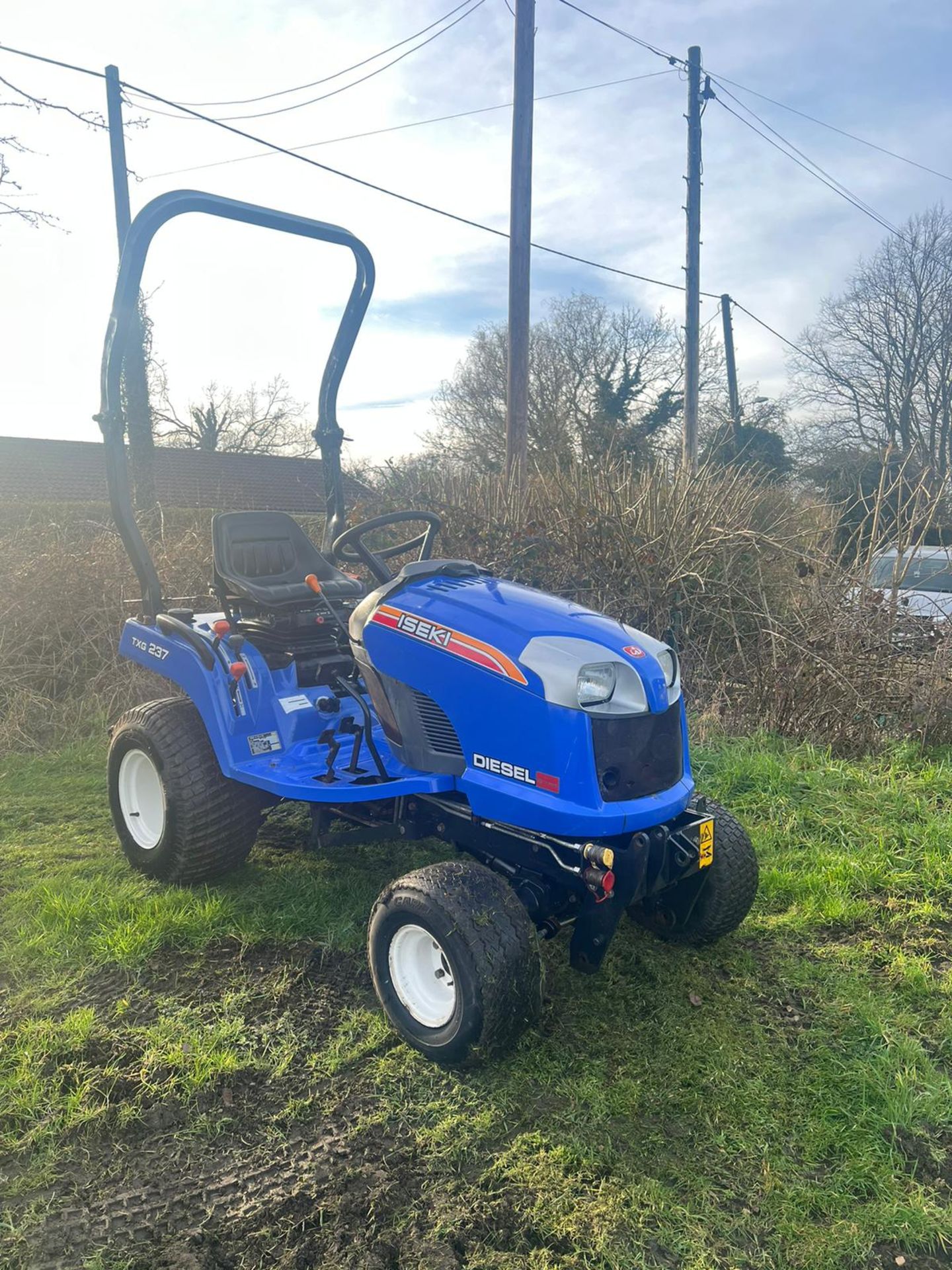 2015/65 PLATE ISEKI TXG 237 COMPACT TRACTOR 4x4 *PLUS VAT* - Image 2 of 9