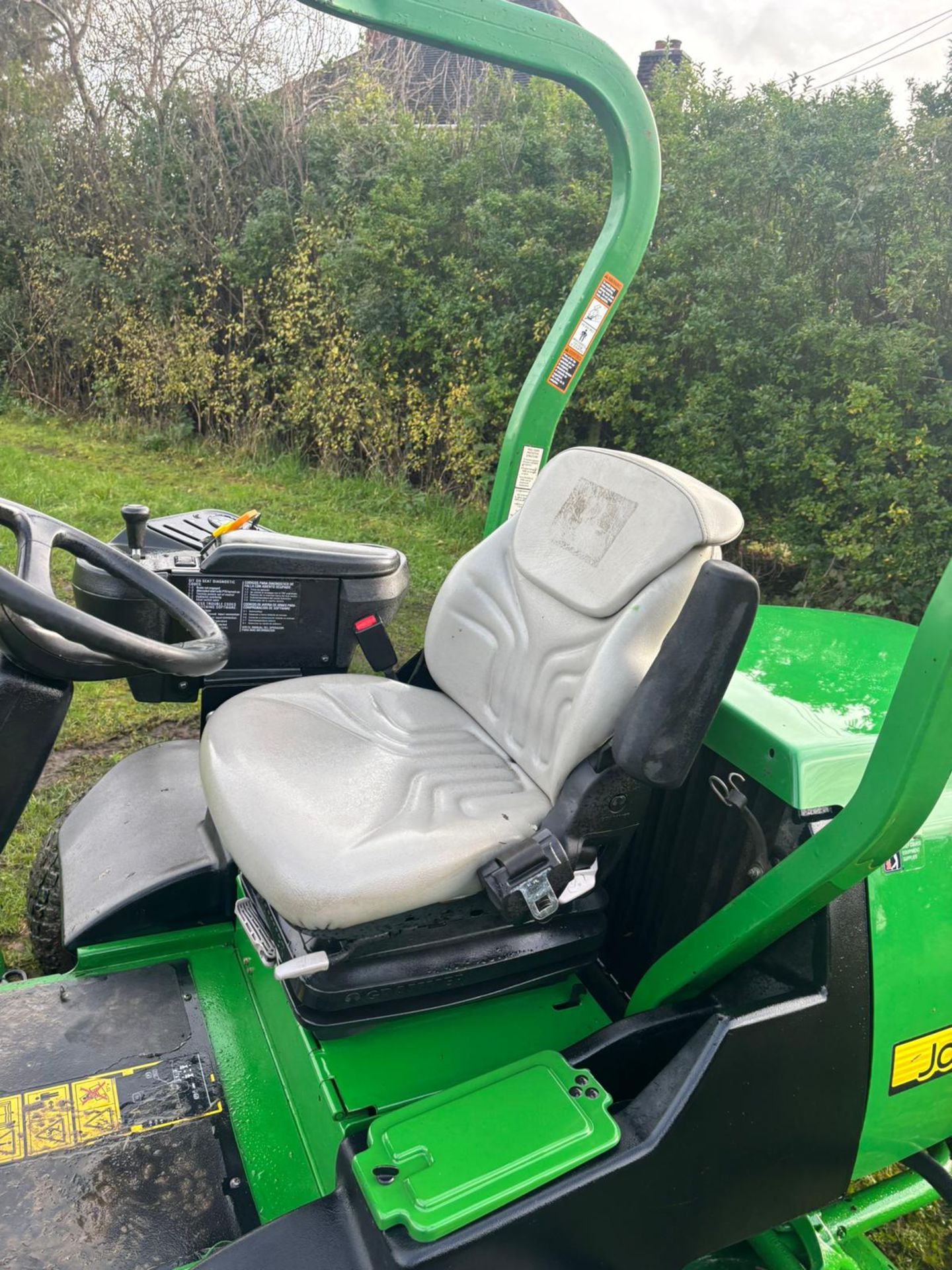 John Deere 8800 4WD Ride On Lawn Mower *PLUS VAT* - Image 13 of 15