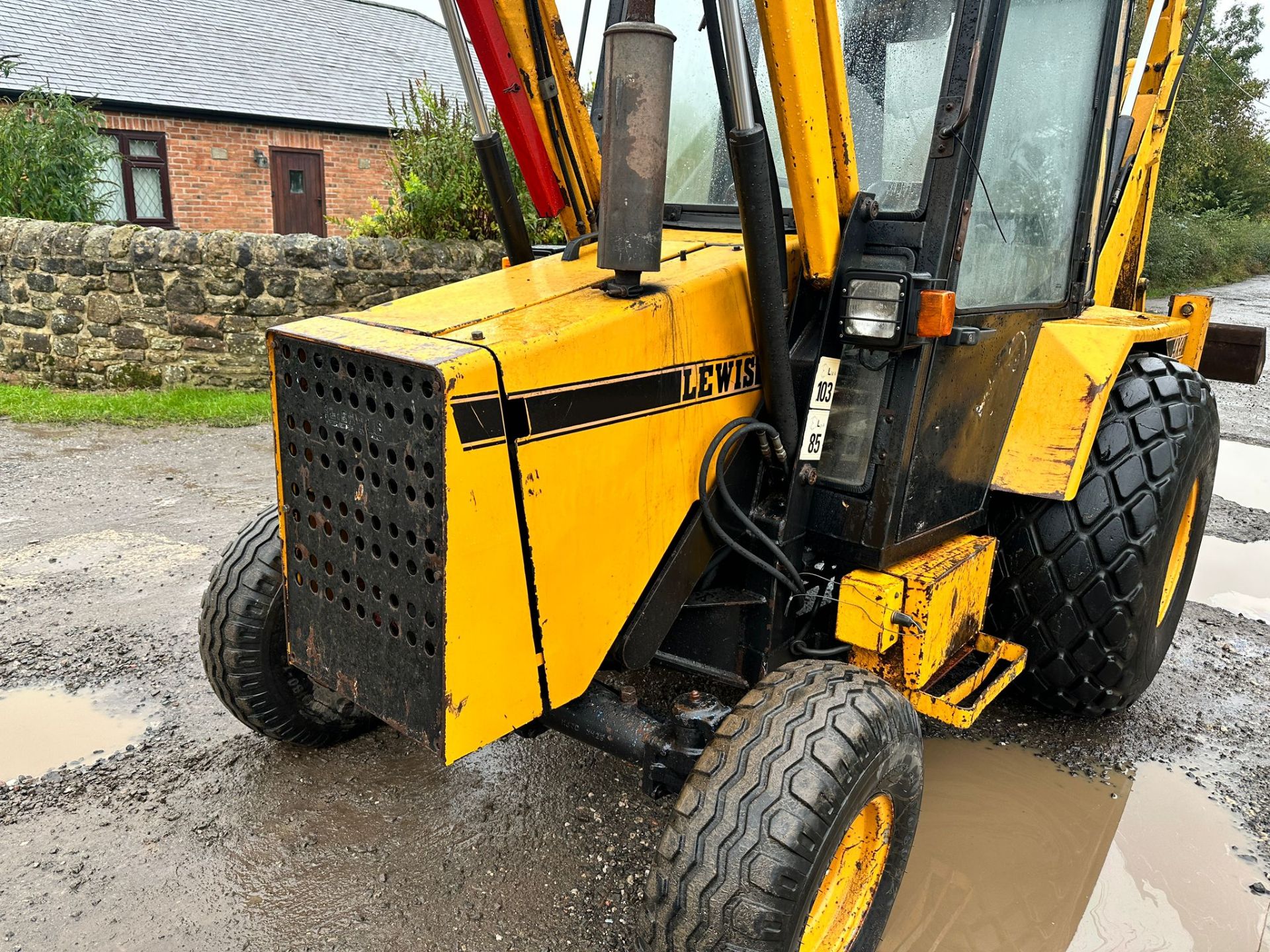 LEWIS BAGDER 4X4 FRONT LOADER BACKHOE *PLUS VAT* - Image 8 of 26