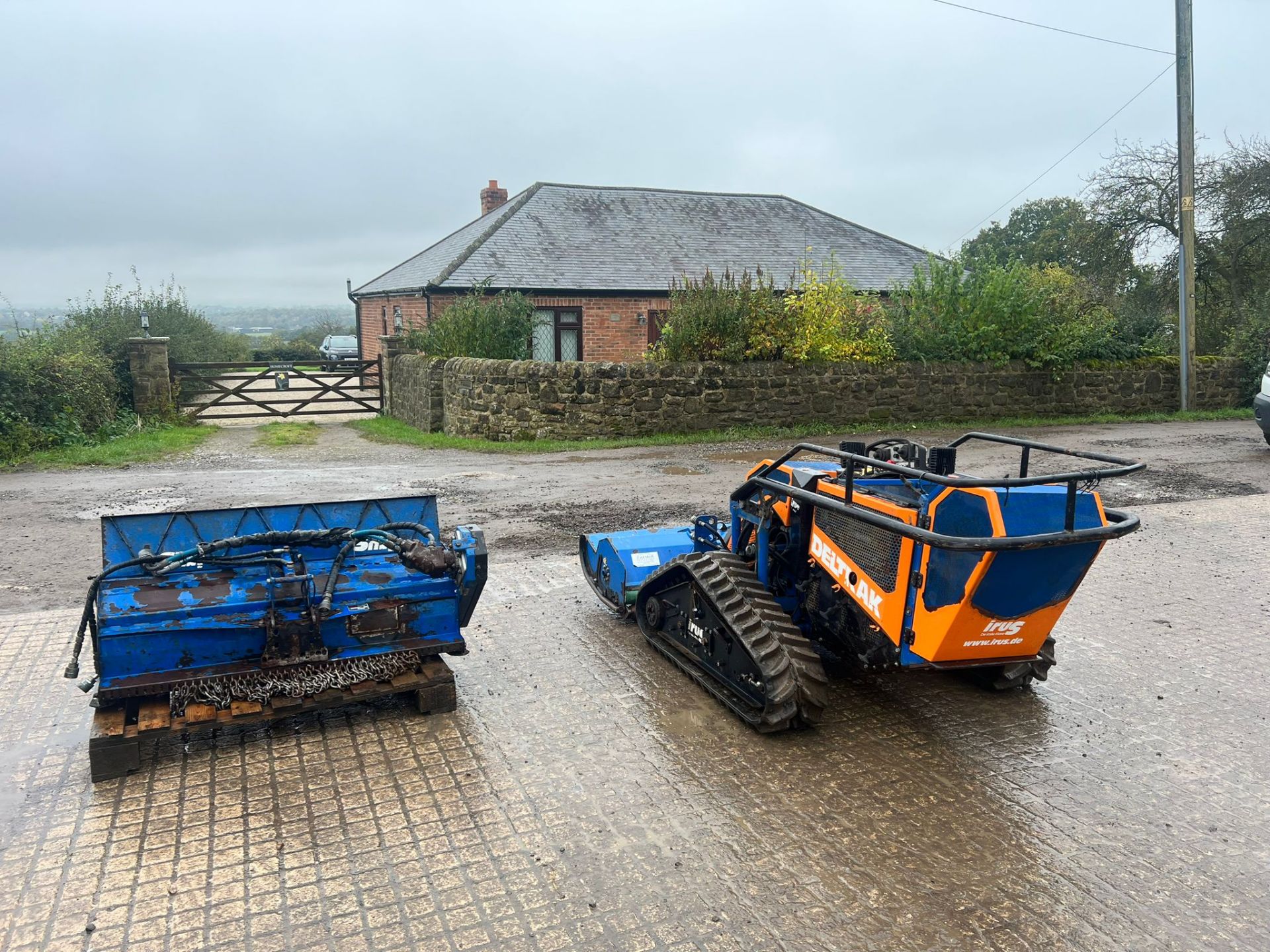 2019 IRUS DELTRAK 25 REMOTE CONTROL BANK MOWER *PLUS VAT* - Image 6 of 12