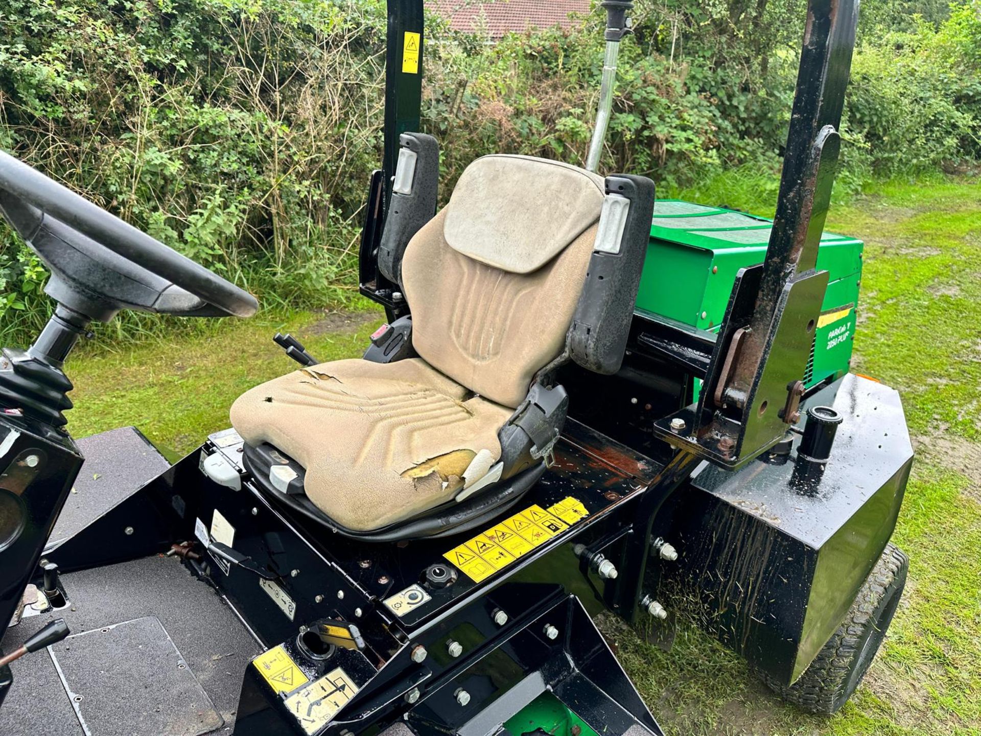 2010 RANSOMES PARKWAY 2250 PLUS 4WD 3 GANG CYLINDER MOWER *PLUS VAT* - Image 7 of 19