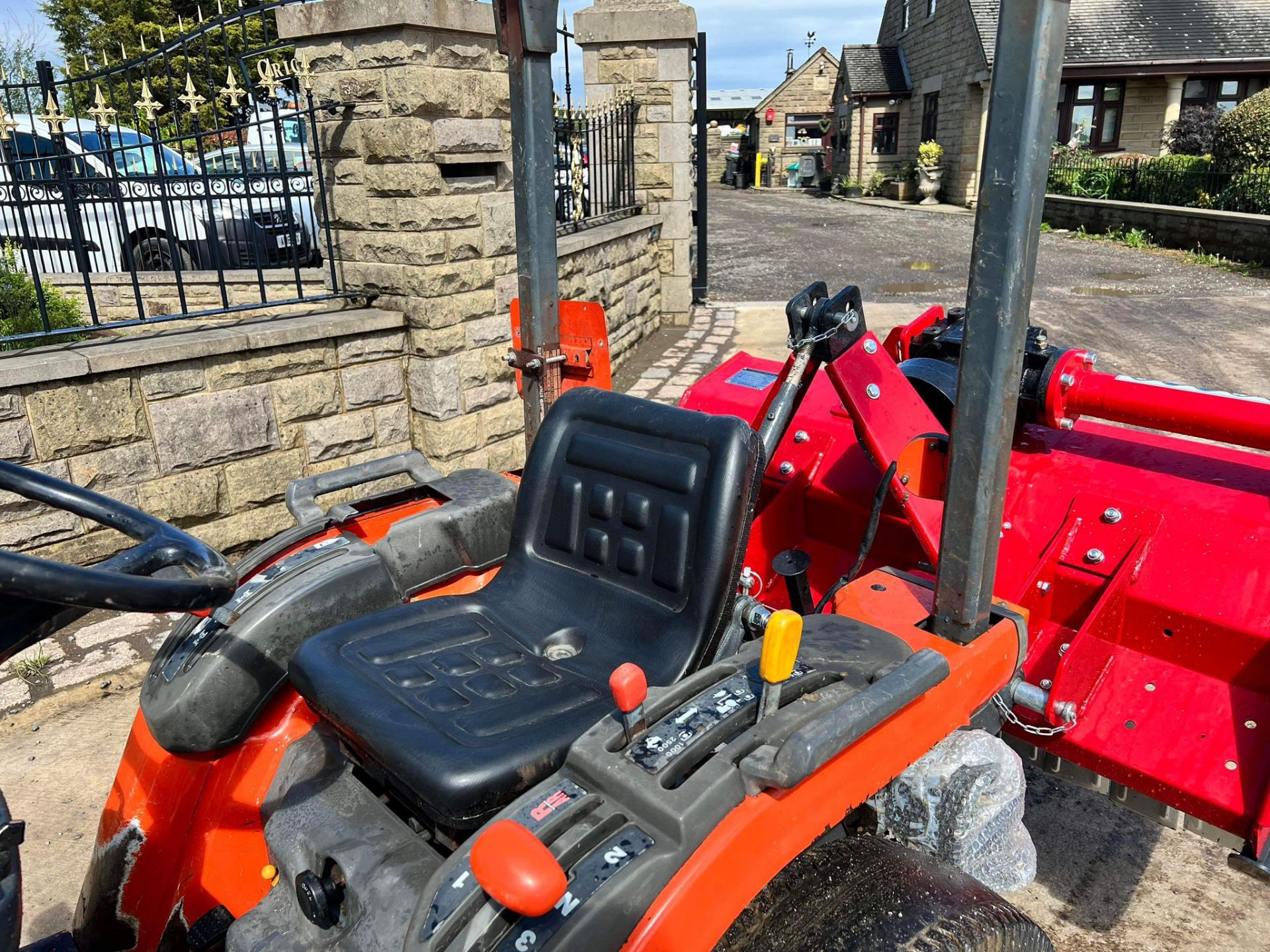KUBOTA B1610 4WD COMPACT TRACTOR WITH NEW/UNUSED WINTON 1.25 METRE FLAIL MOWER *PLUS VAT* - Image 13 of 16