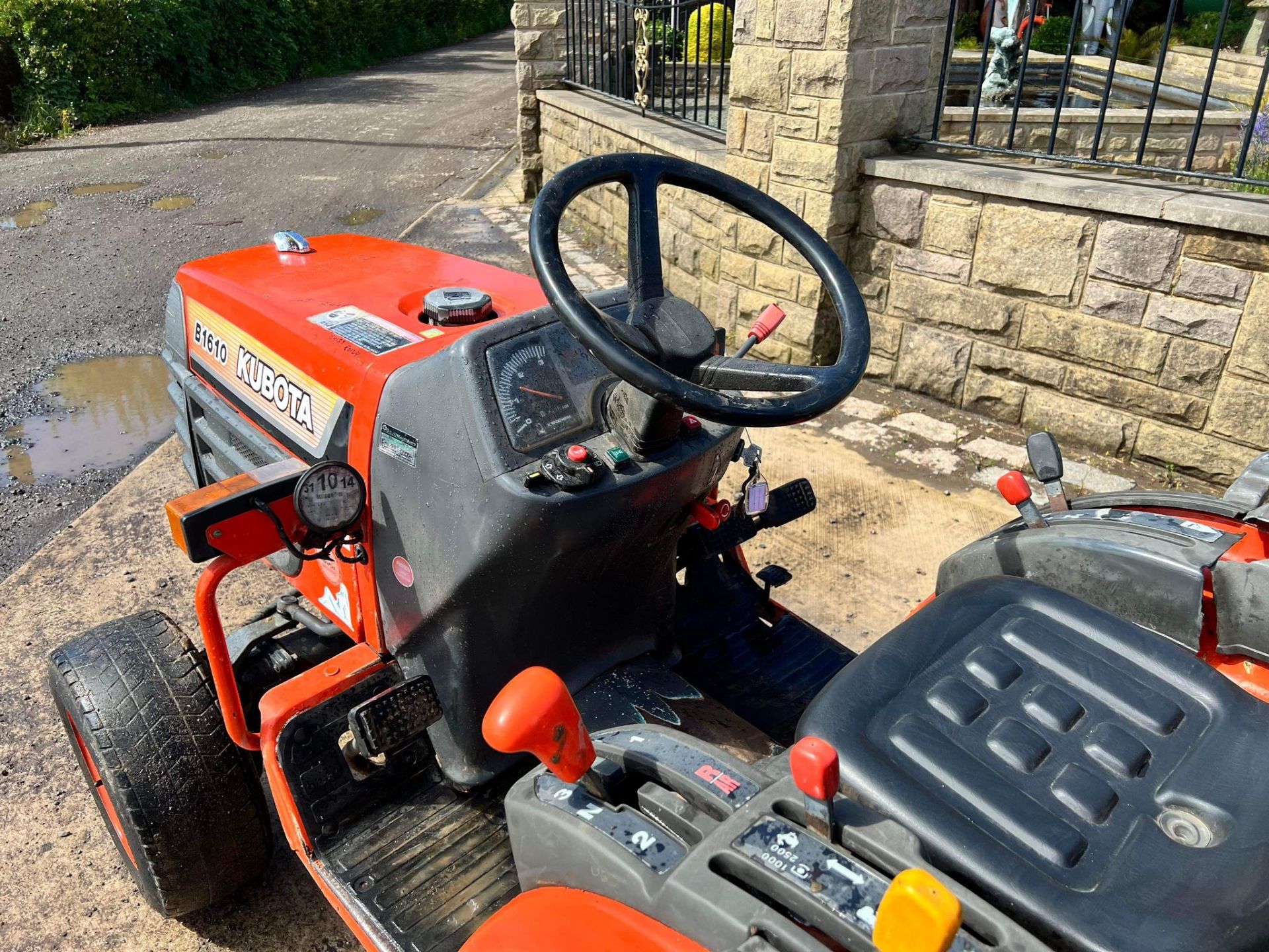 KUBOTA B1610 4WD COMPACT TRACTOR WITH NEW/UNUSED WINTON 1.25 METRE FLAIL MOWER *PLUS VAT* - Image 12 of 16