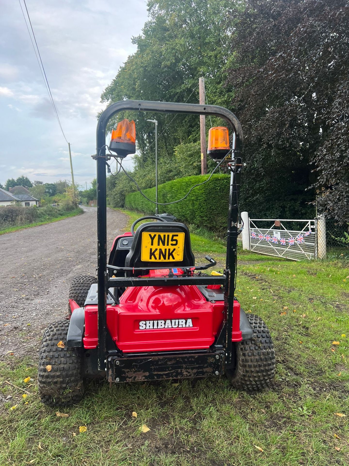 Shibaura SG280 Bank Ride On Lawn Mower *PLUS VAT* - Image 9 of 16