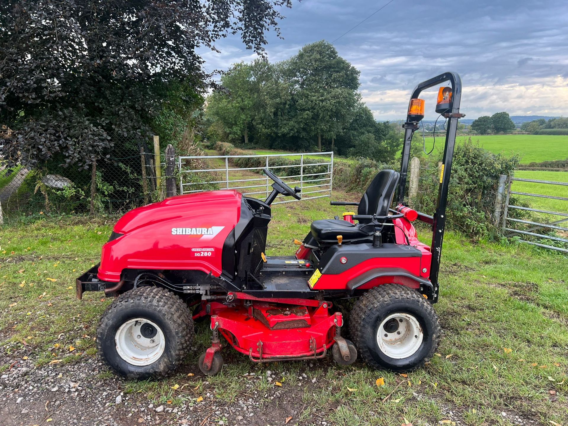 Shibaura SG280 Bank Ride On Lawn Mower *PLUS VAT* - Image 6 of 16