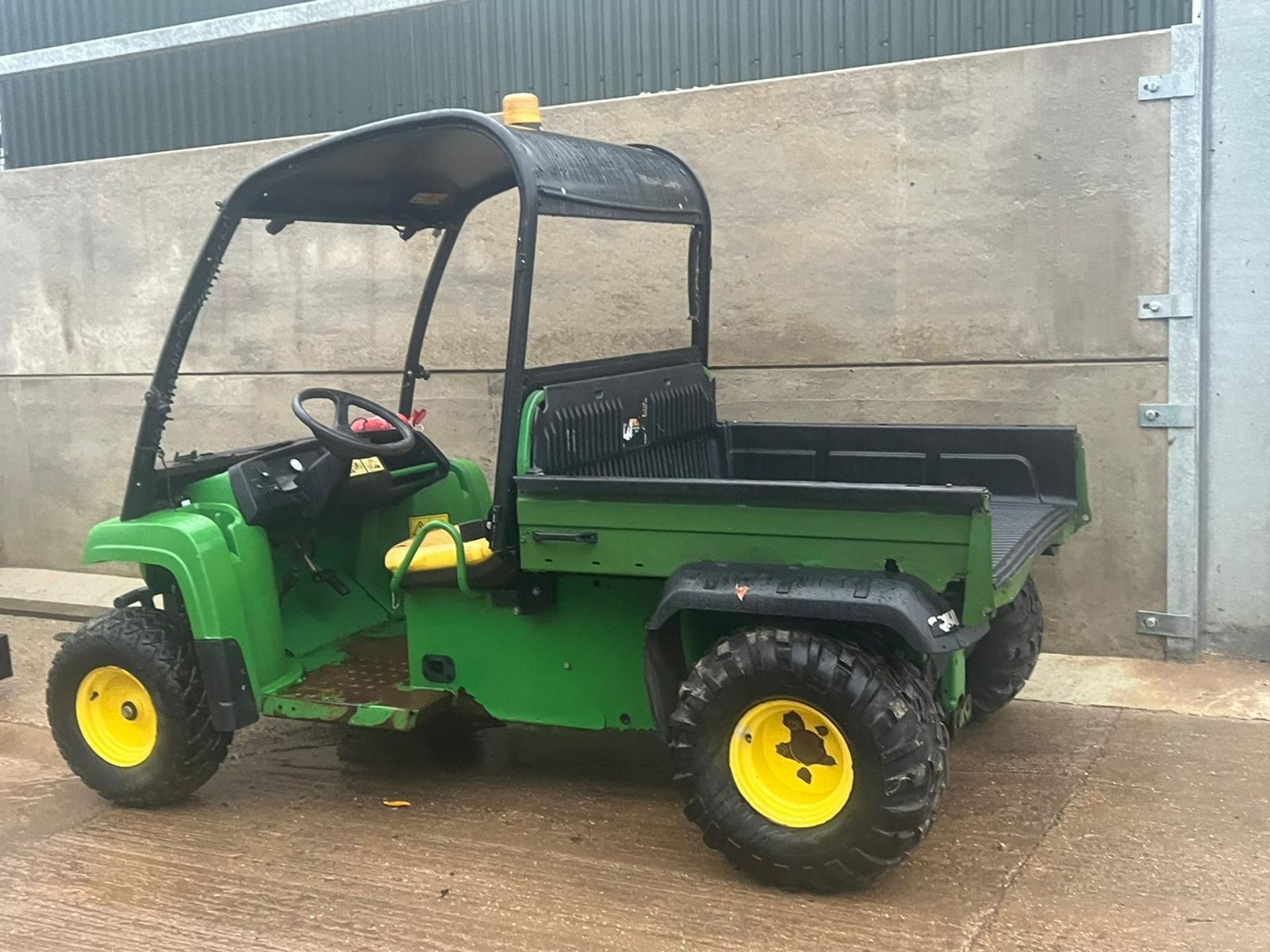 JOHN DEERE ELECTRIC GATOR *PLUS VAT* - Image 4 of 8