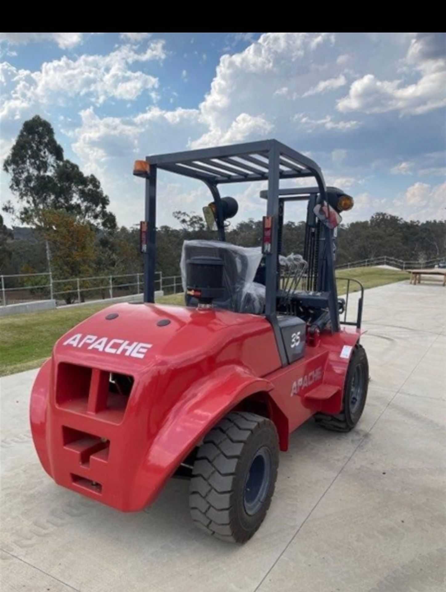 NEW/UNUSED 2023 APACHE CPC35 3.5 TON DIESEL ROUGH TERRAIN FORKLIFT *PLUS VAT* - Image 7 of 10