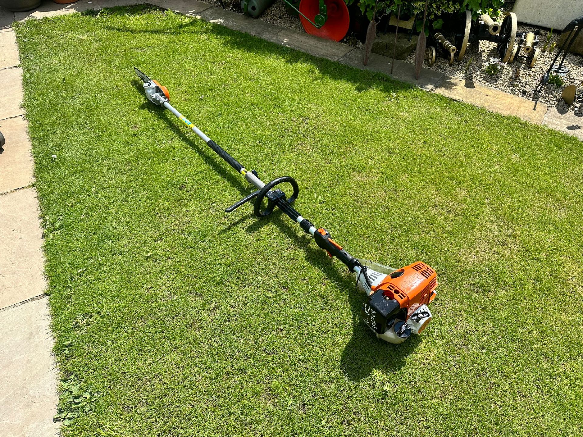 2015 STIHL KM130R KOMBI ENGINE MULTI TOOL WITH POLE SAW ATTACHMENT *PLUS VAT* - Image 9 of 9