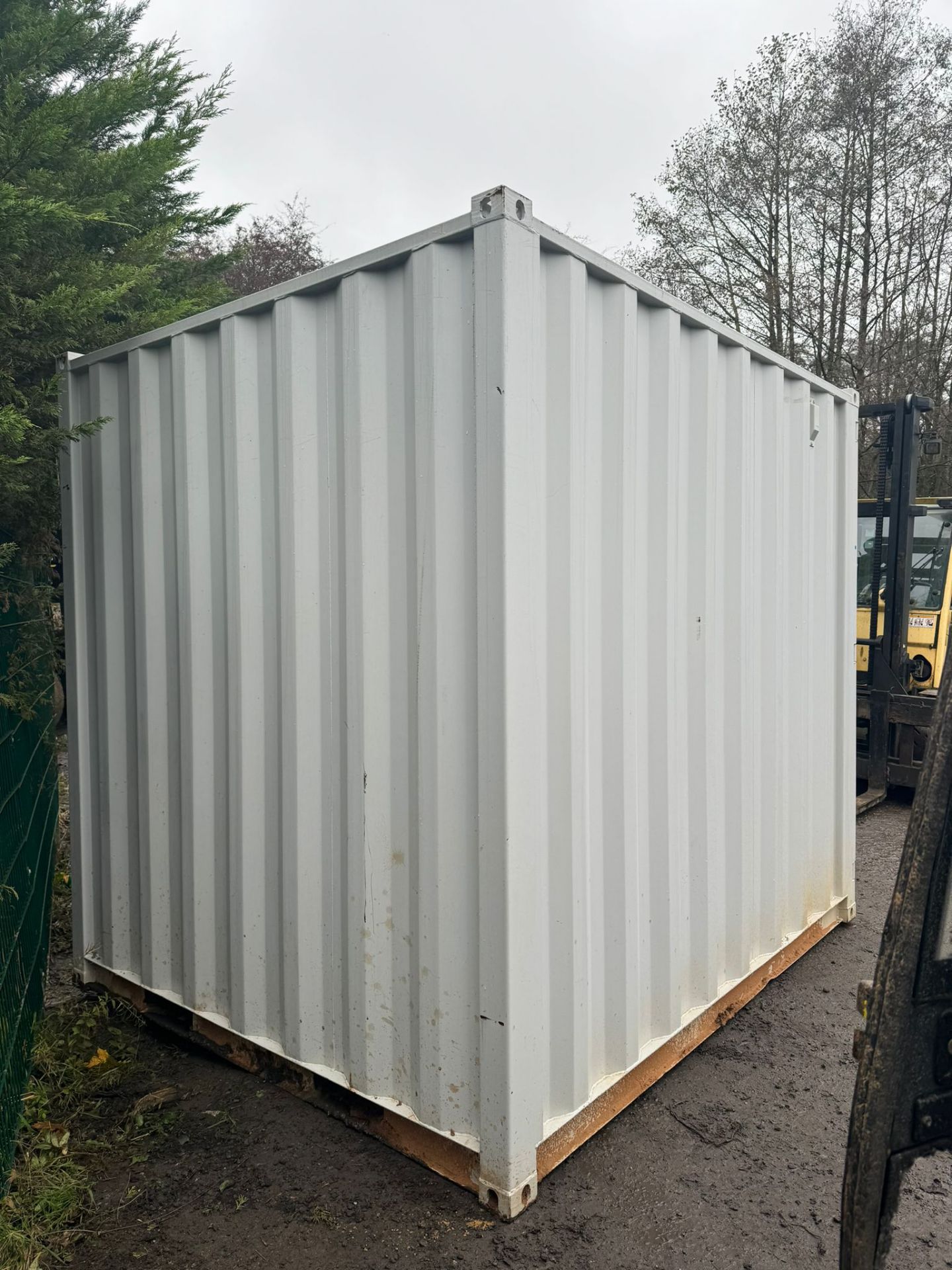 9ft OFFICE CONTAINER SIDE WINDOW SDIE DOOR AND TWO FRONT DOORS *PLUS VAT* - Image 8 of 8