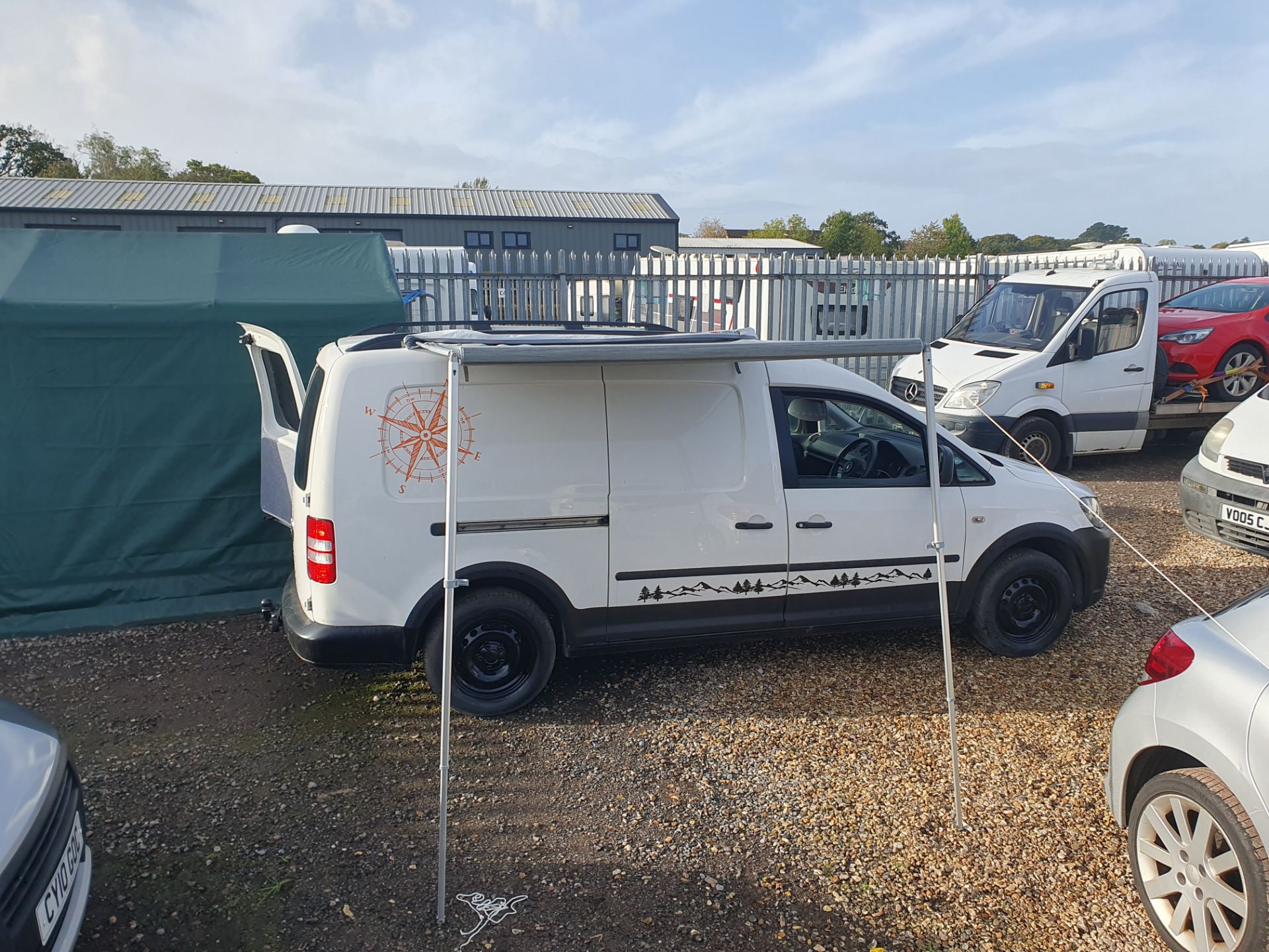 2012 VOLKSWAGEN CADDY MAXI C20 TDI WHITE PANEL VAN - STEALTH CAMPER CONVERSION *NO VAT* - Image 3 of 7