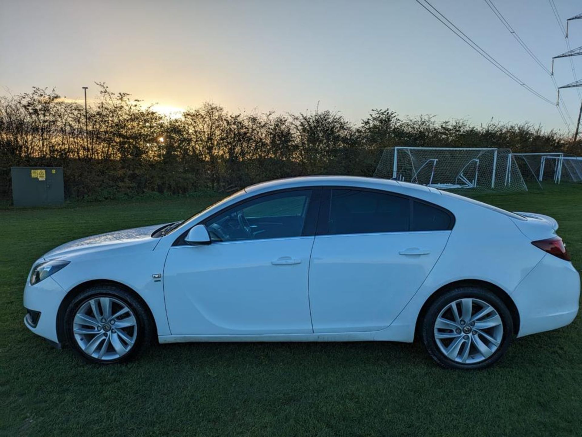 2015 VAUXHALL INSIGNIA SRI CDTI S/S WHITE HATCHBACK *NO VAT* - Image 5 of 30