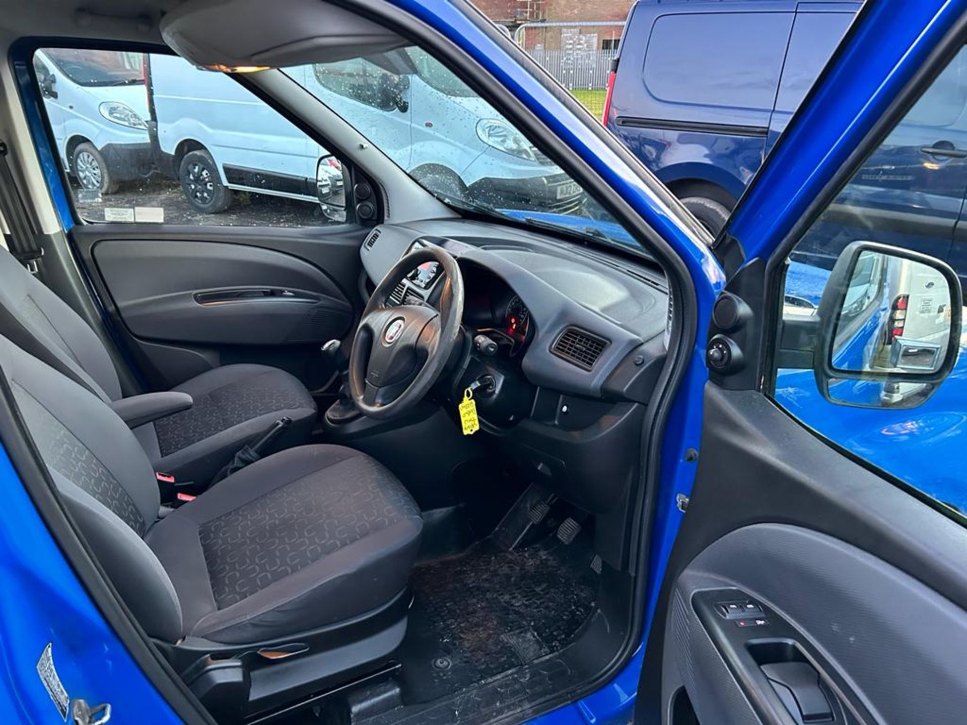 2015 FIAT DOBLO SX MULTIJET MULTI-COLOURED PANEL VAN *NO VAT* - Image 12 of 16