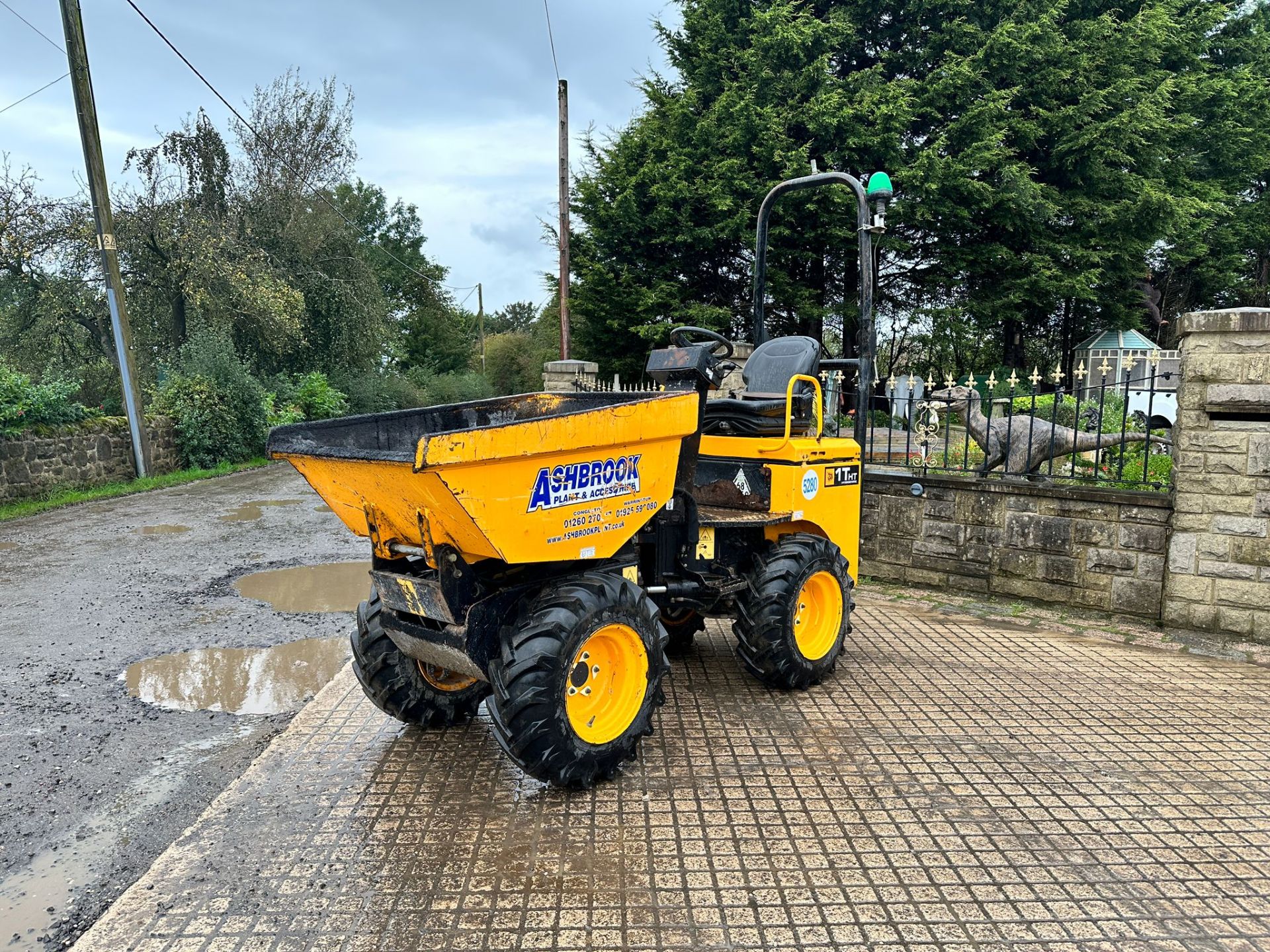 2017 JCB 1THT 1 TON HIGH TIP DUMPER *PLUS VAT* - Image 2 of 18