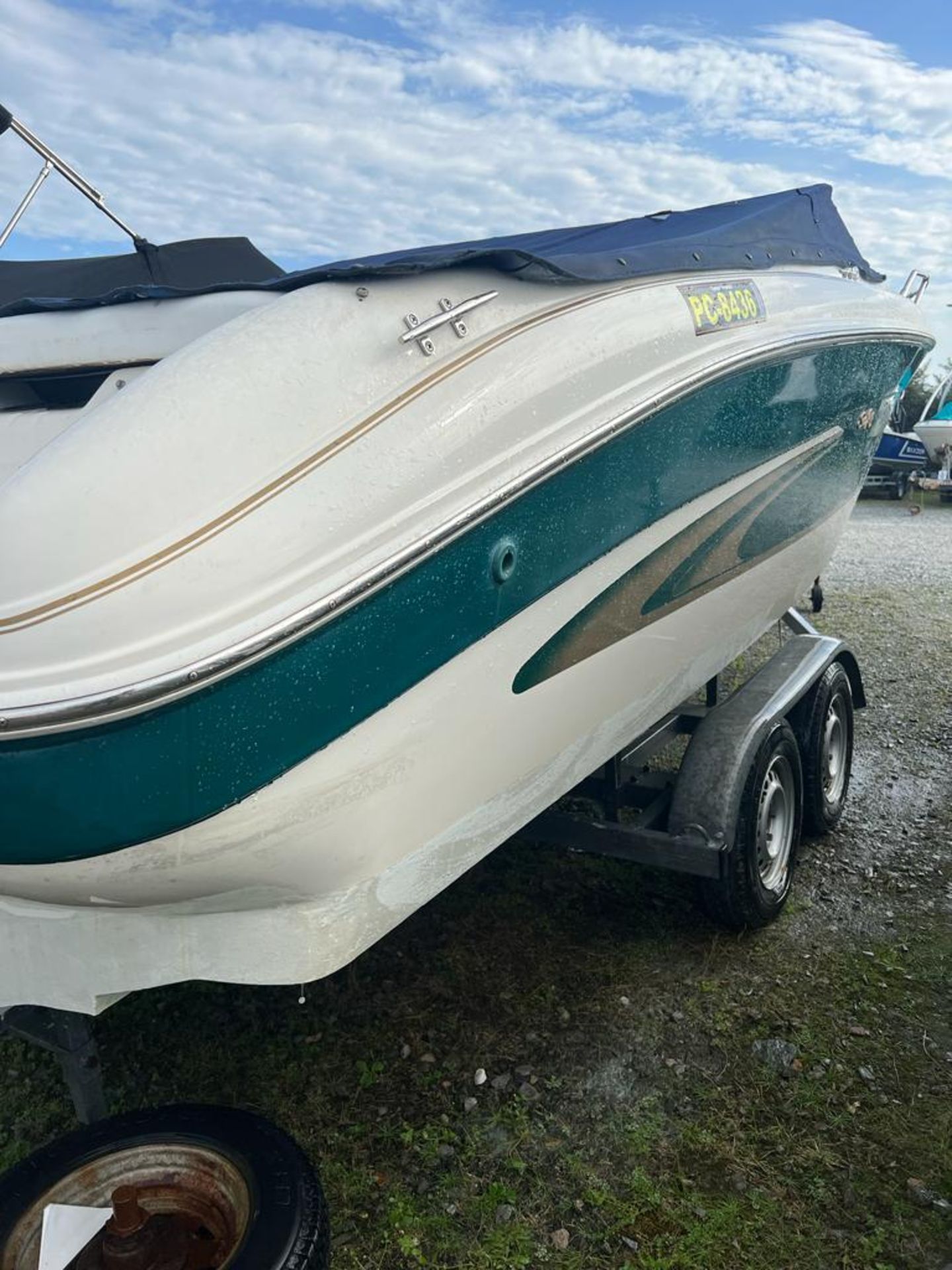 2001 Sea Ray 230 overnighter 5.7 V8 MerCruiser Inboard *NO VAT* - Image 3 of 27