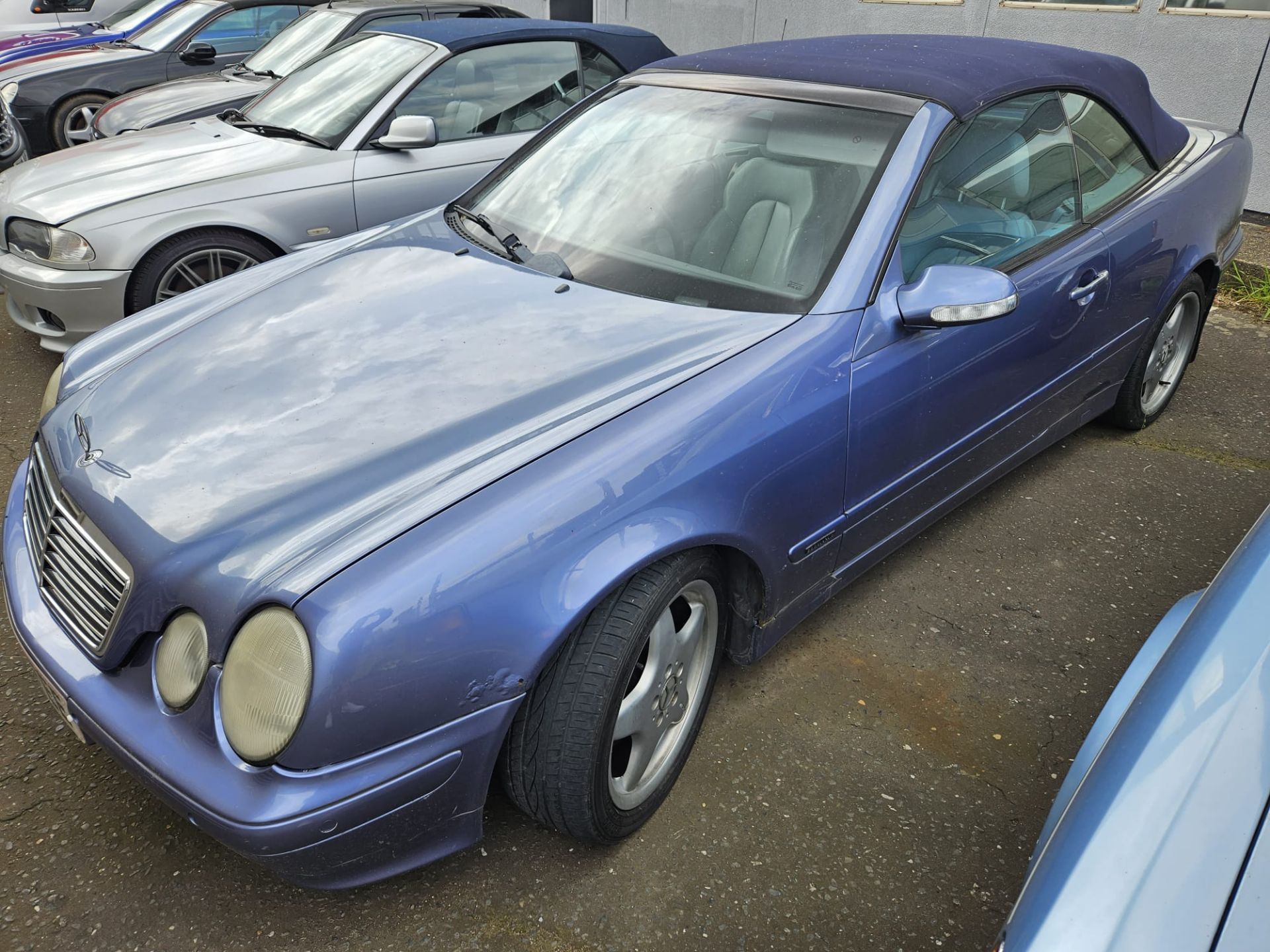 2001 MERCEDES CLK 320 ELEGANCE AUTO BLUE CONVERTIBLE *NO VAT* - Image 2 of 15