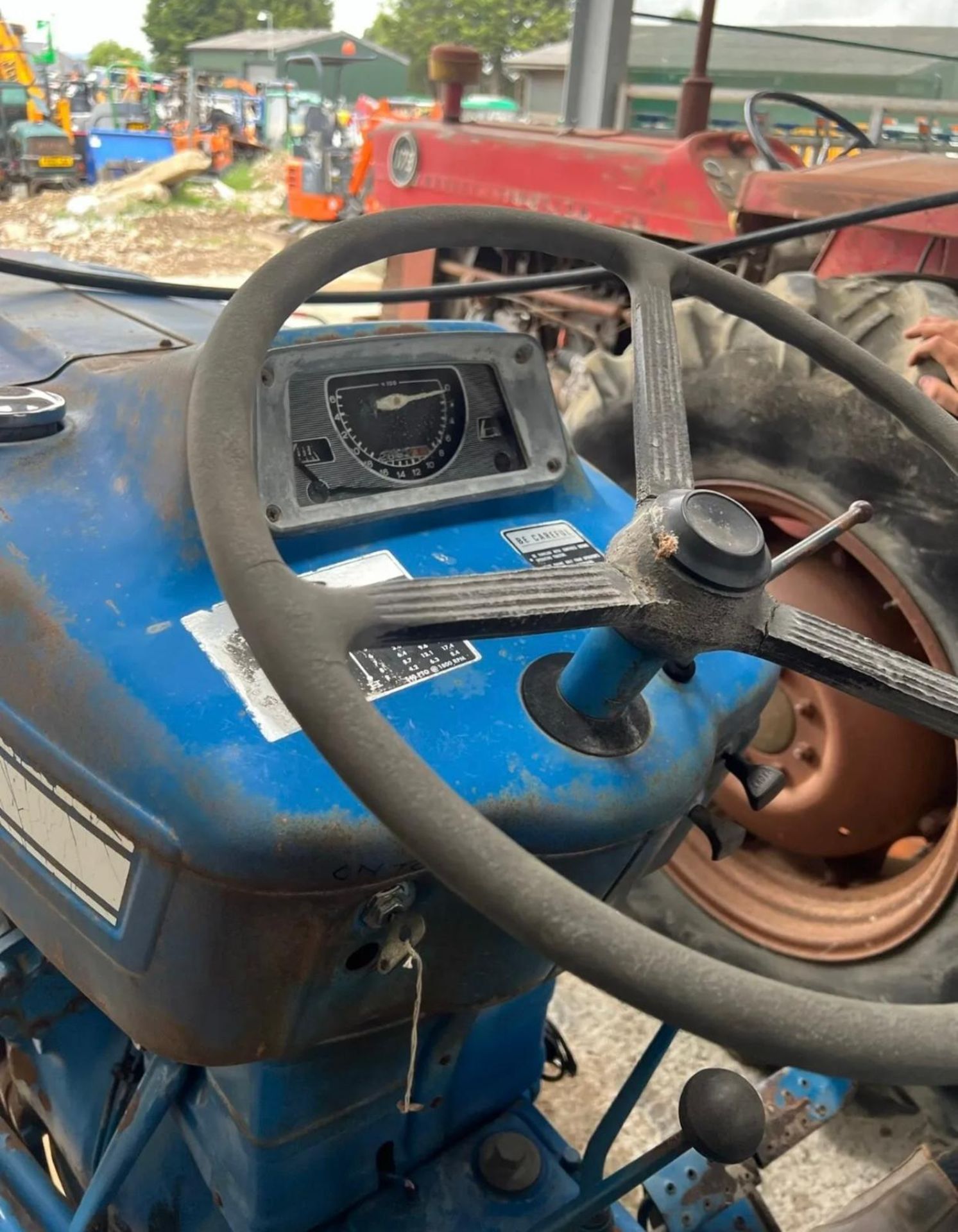 FORD 3000 PETROL VINTAGE TRACTOR *PLUS VAT* - Image 8 of 9