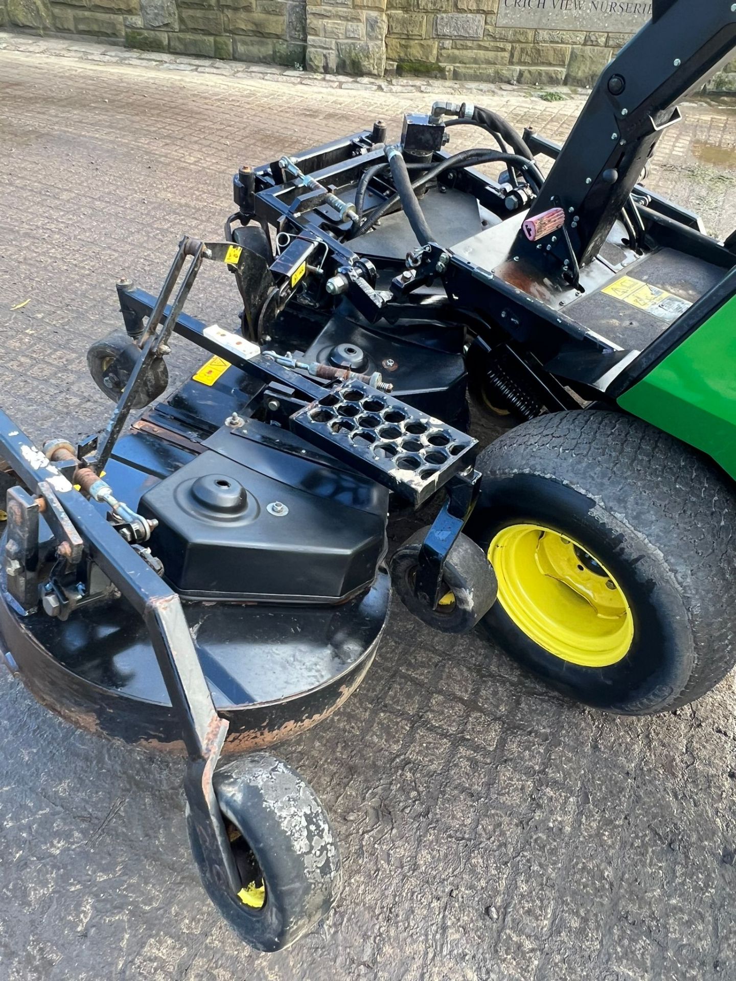 John Deere 1620 ride on lawn mower very low hours! *PLUS VAT* - Image 7 of 22