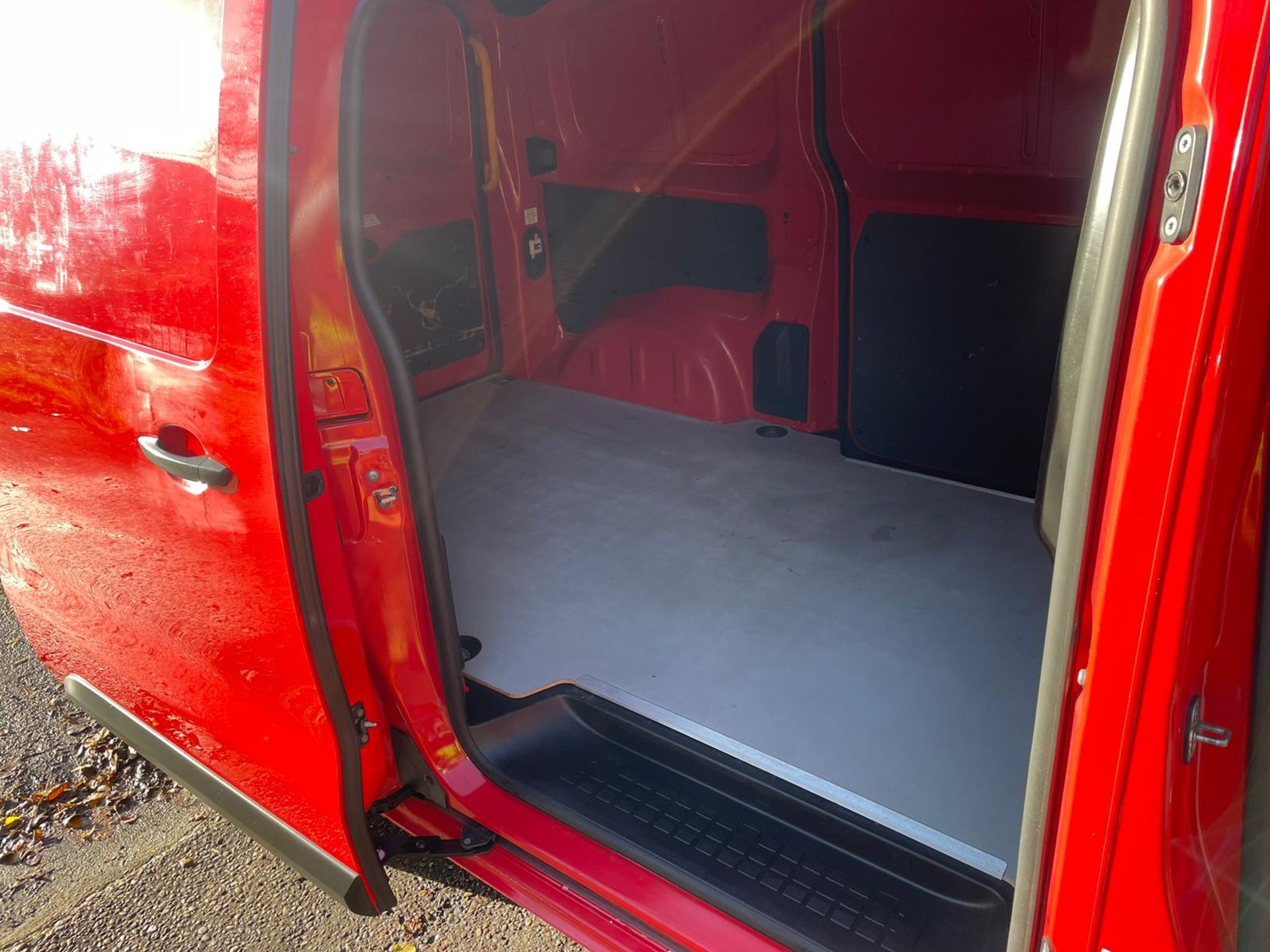 2020 PEUGEOT EXPERT S L1 BLUEHDI RED PANEL VAN *NO VAT* - Image 12 of 20