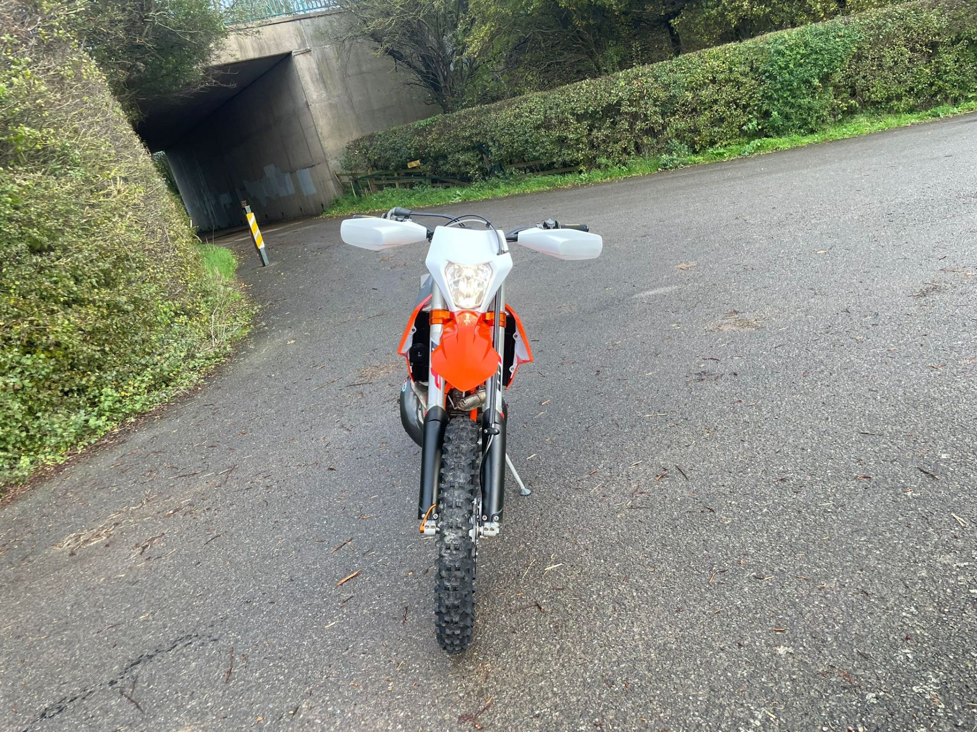 2020 KTM 300 EXC SIX DAYS TPI 21 ORANGE MOTORCYCLE *NO VAT* - Image 2 of 10