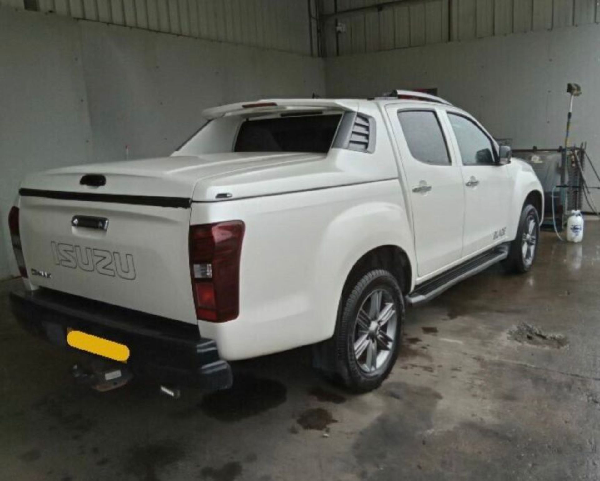 2017 ISUZU D-MAX BLADE AUTO WHITE PICK UP *PLUS VAT* - Image 7 of 9