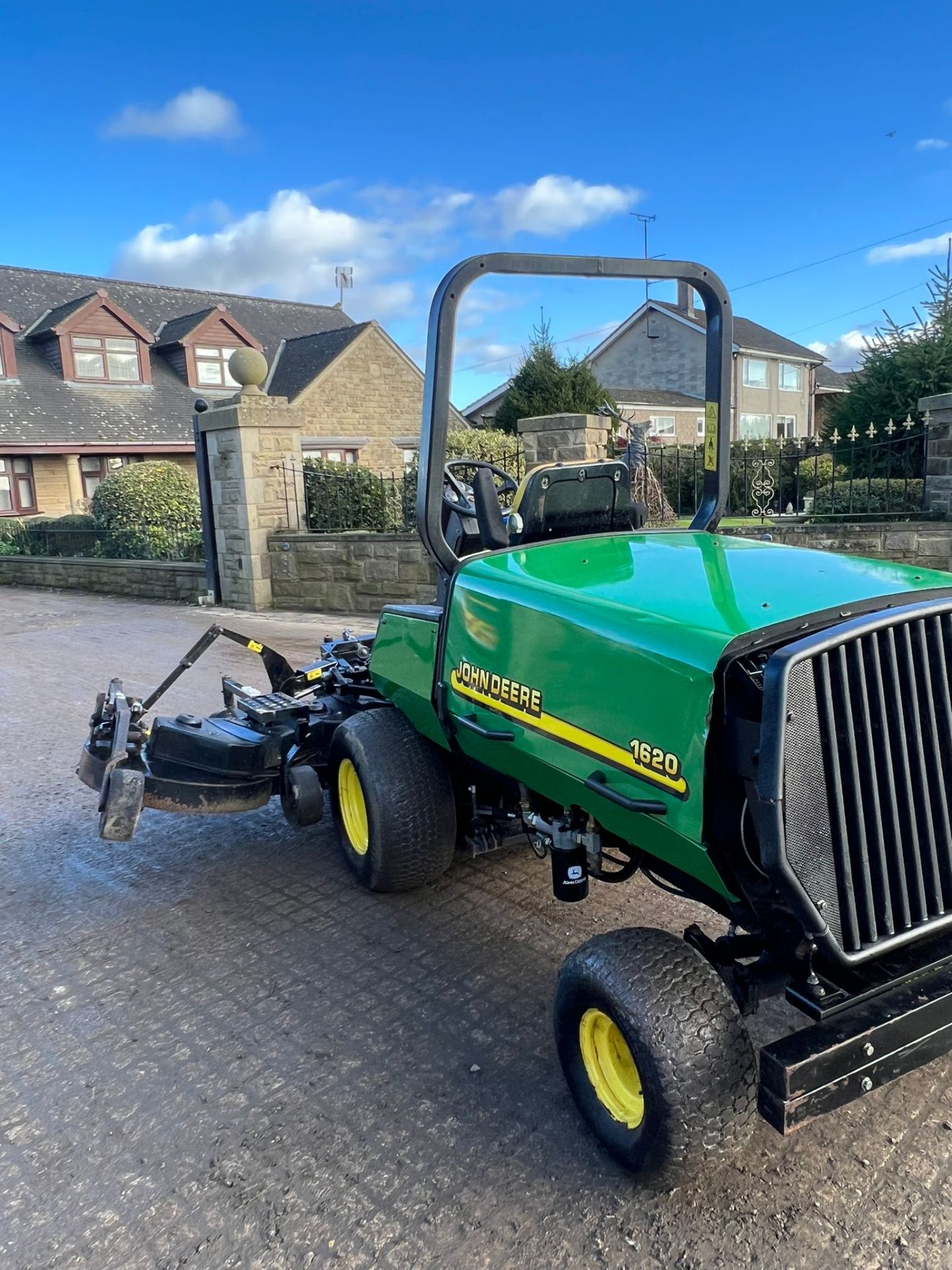 John Deere 1620 ride on lawn mower very low hours! *PLUS VAT* - Image 11 of 22