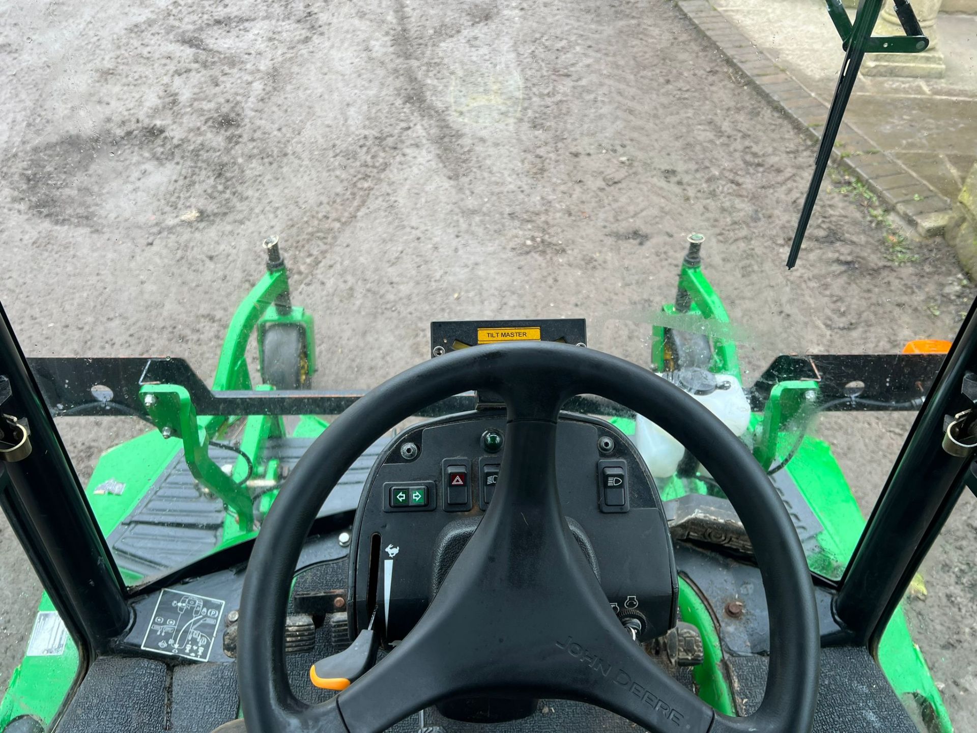 2016 JOHN DEERE 1575 OUT FRONT RIDE ON LAWN MOWER *PLUS VAT* - Image 14 of 16