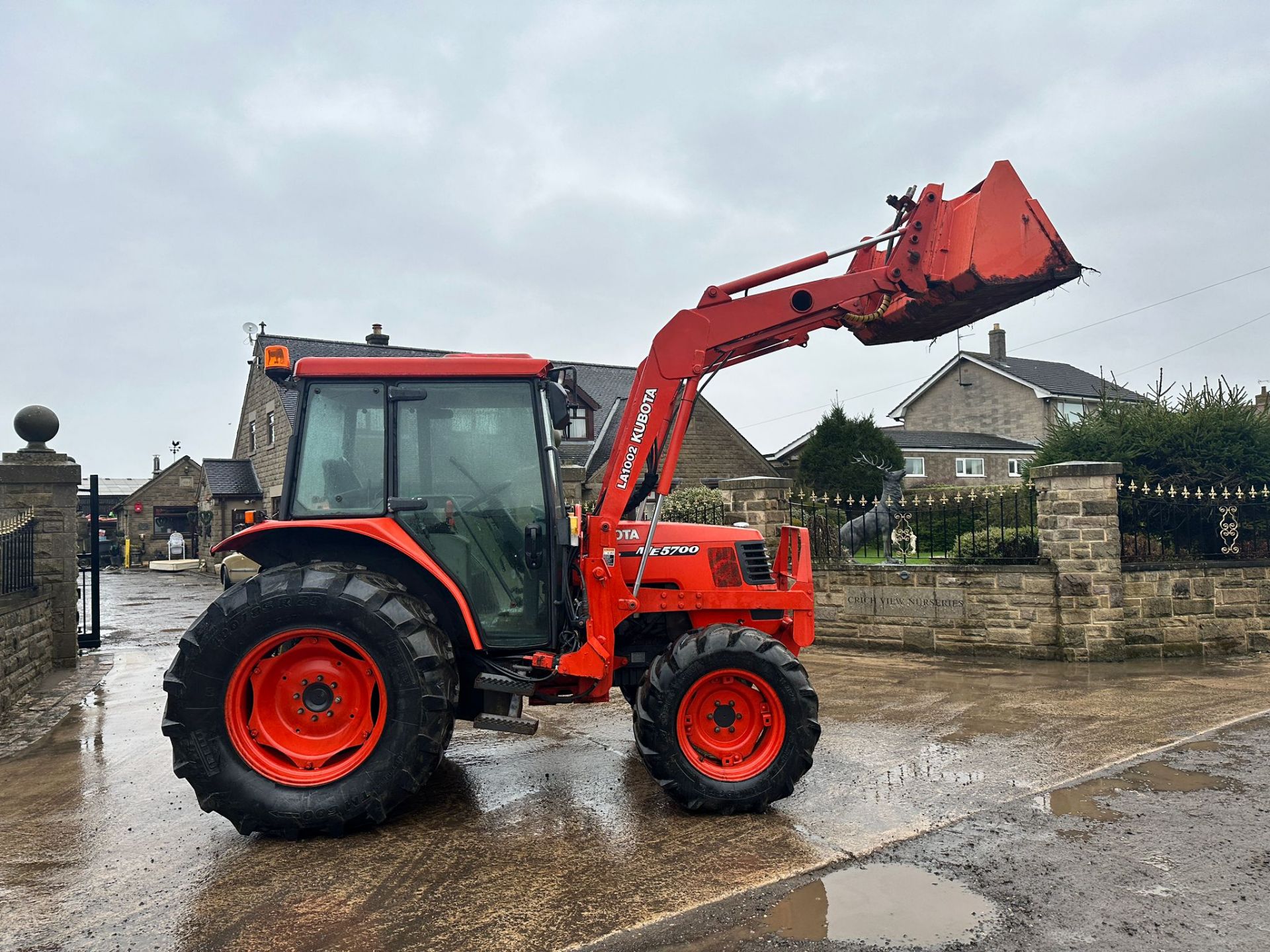 56 Reg. Kubota ME5700 4WD Tractor With Front Loader And Bucket *PLUS VAT* - Image 10 of 29