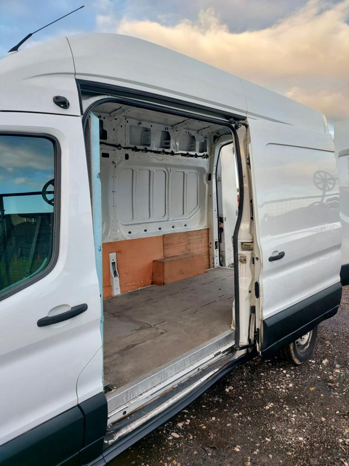 2017 FORD TRANSIT 350 WHITE PANEL VAN *NO VAT* - Image 4 of 15