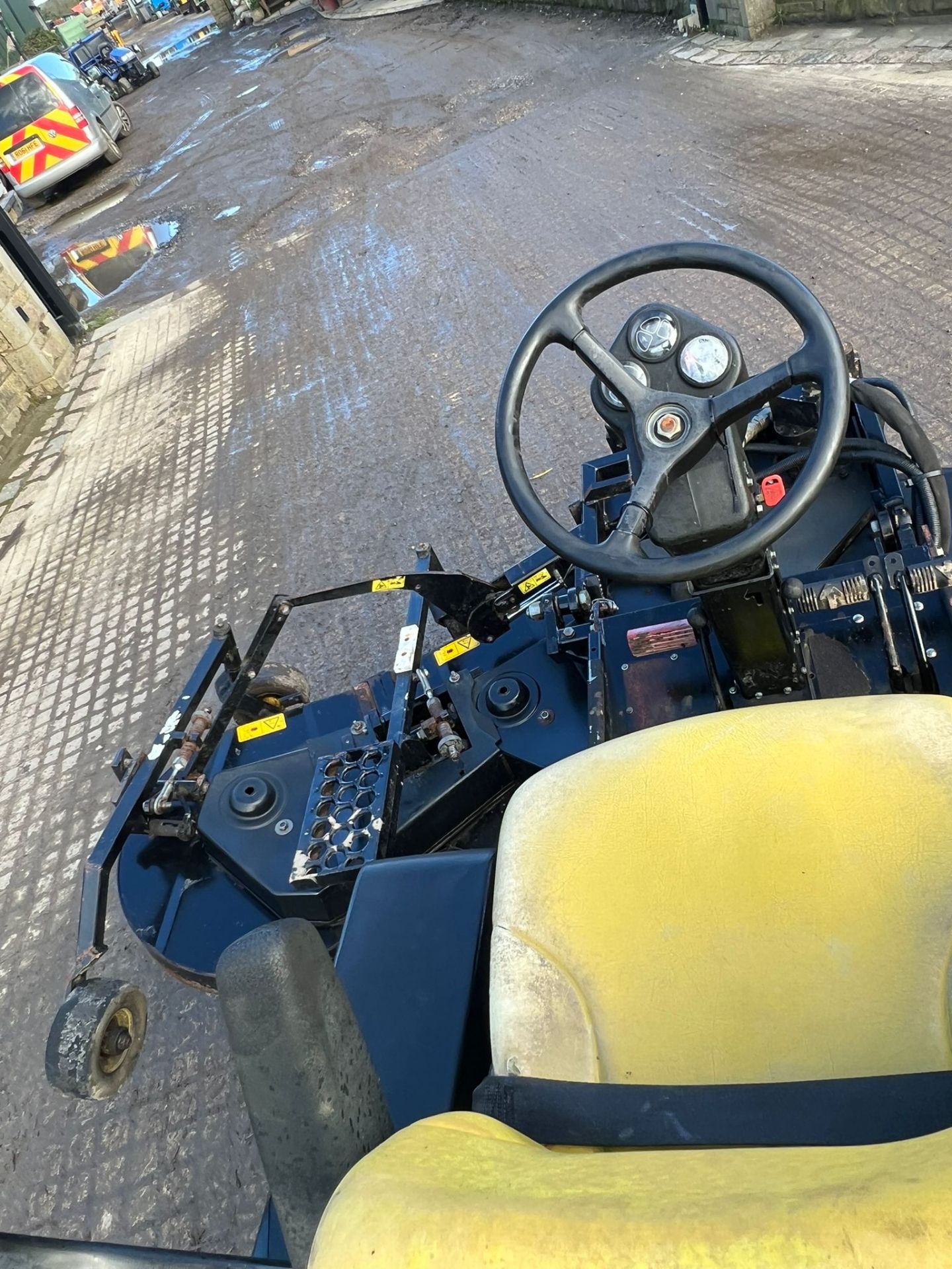 John Deere 1620 ride on lawn mower very low hours! *PLUS VAT* - Image 18 of 22