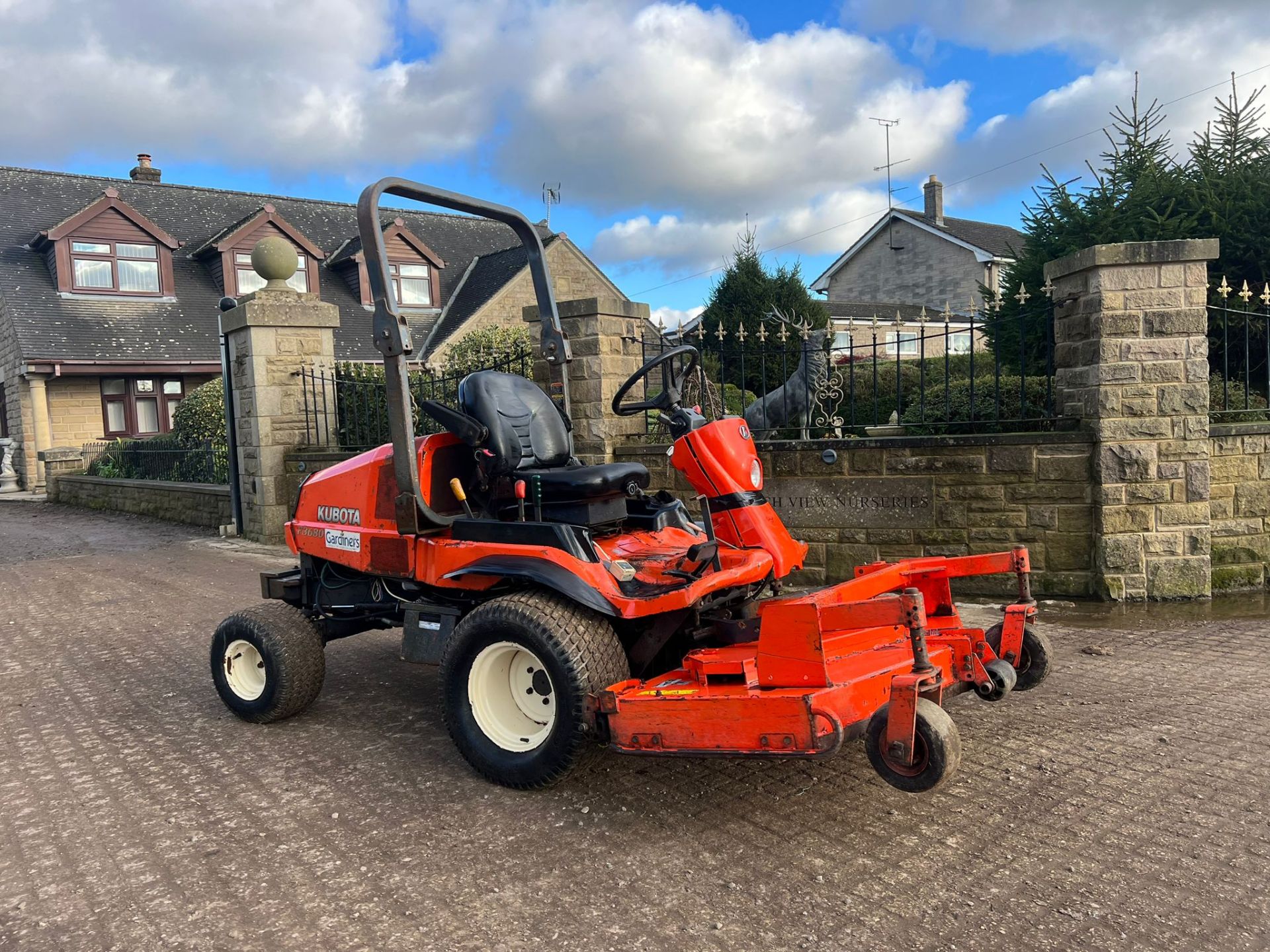 KUBOTA F3680 4WD OUTFRONT RIDE ON MOWER *PLUS VAT* - Image 2 of 12