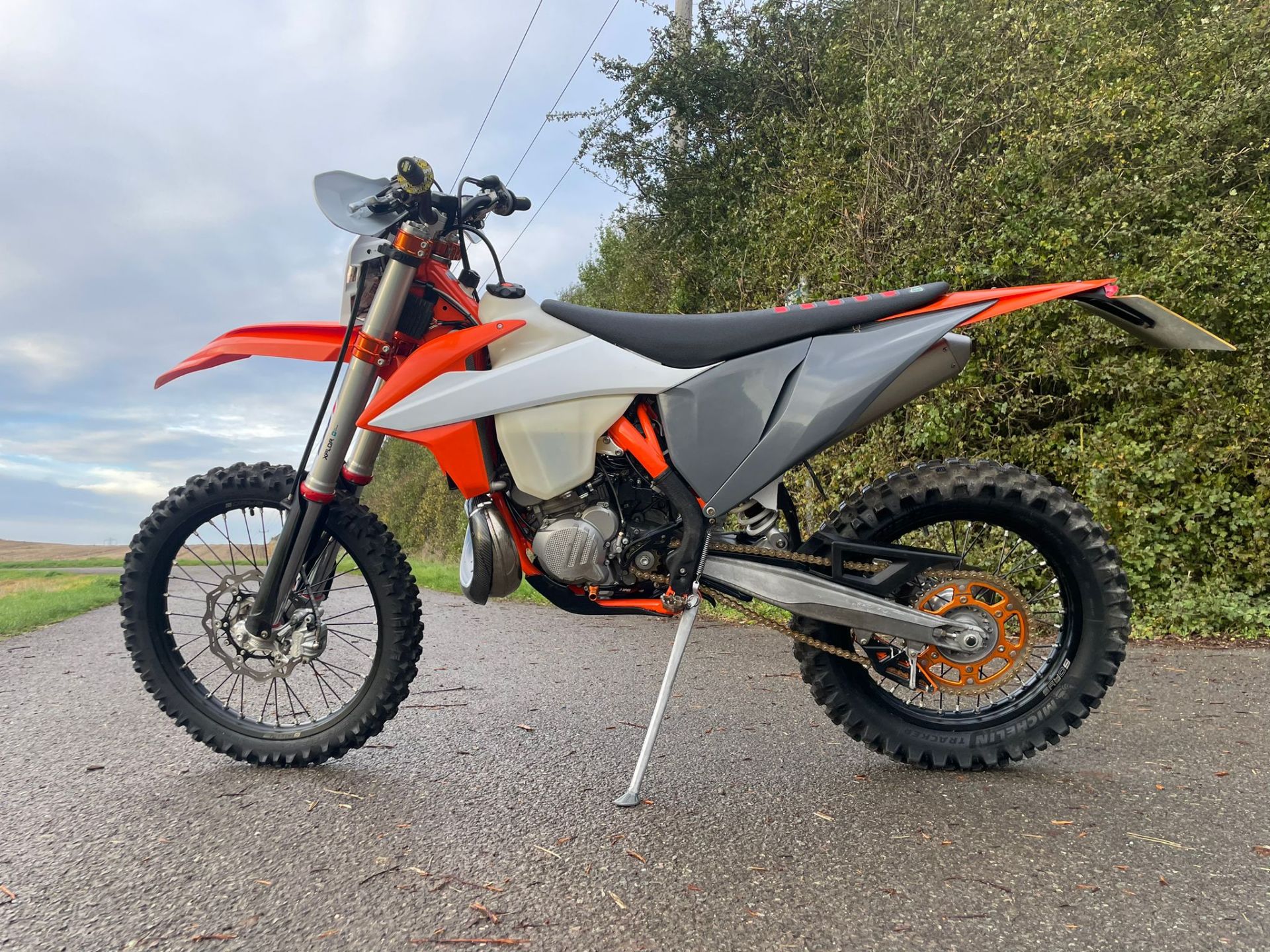 2020 KTM 300 EXC SIX DAYS TPI 21 ORANGE MOTORCYCLE *NO VAT* - Image 5 of 10