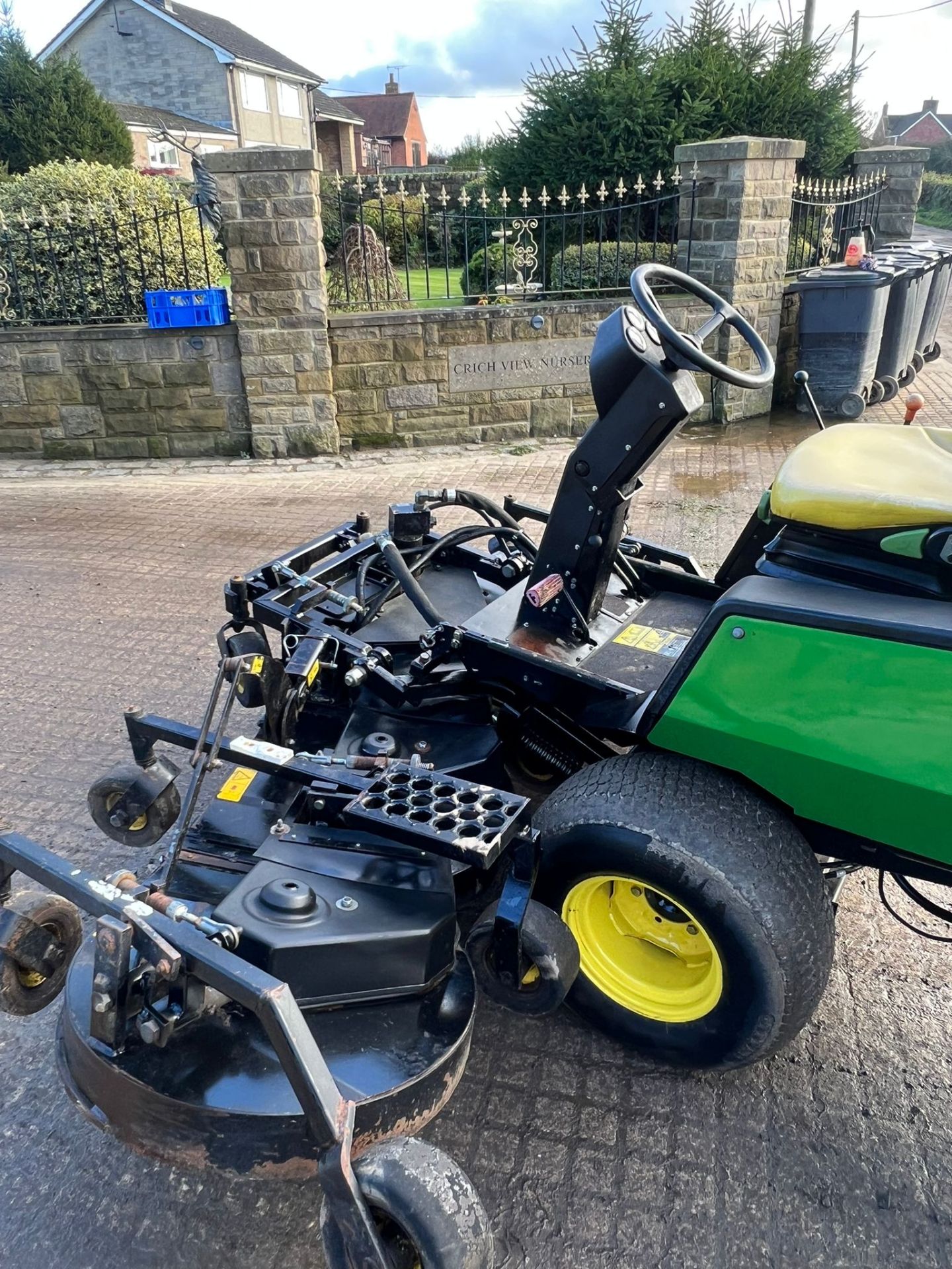 John Deere 1620 ride on lawn mower very low hours! *PLUS VAT* - Image 6 of 22