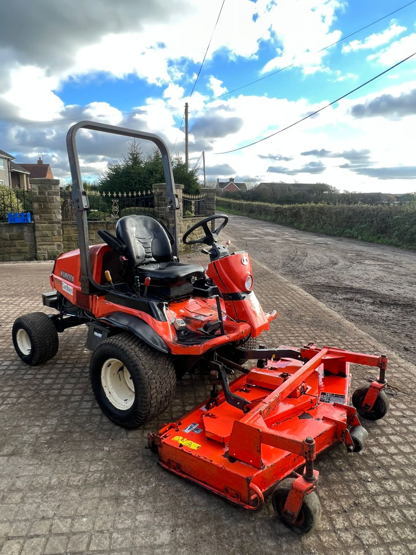 KUBOTA F3680 4WD OUTFRONT RIDE ON MOWER *PLUS VAT*
