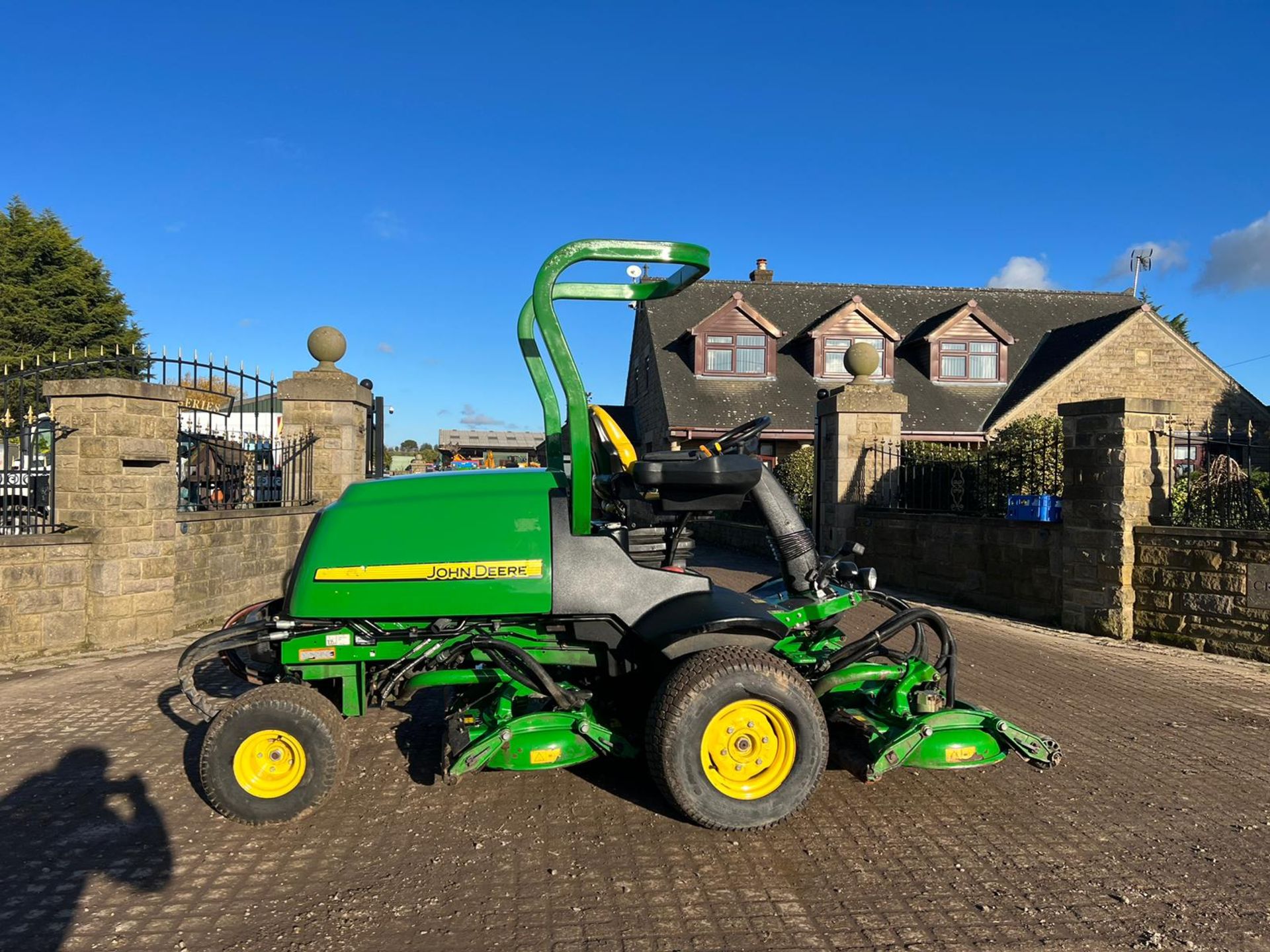 John Deere 8800 4WD Ride On Lawn Mower *PLUS VAT* - Image 5 of 18