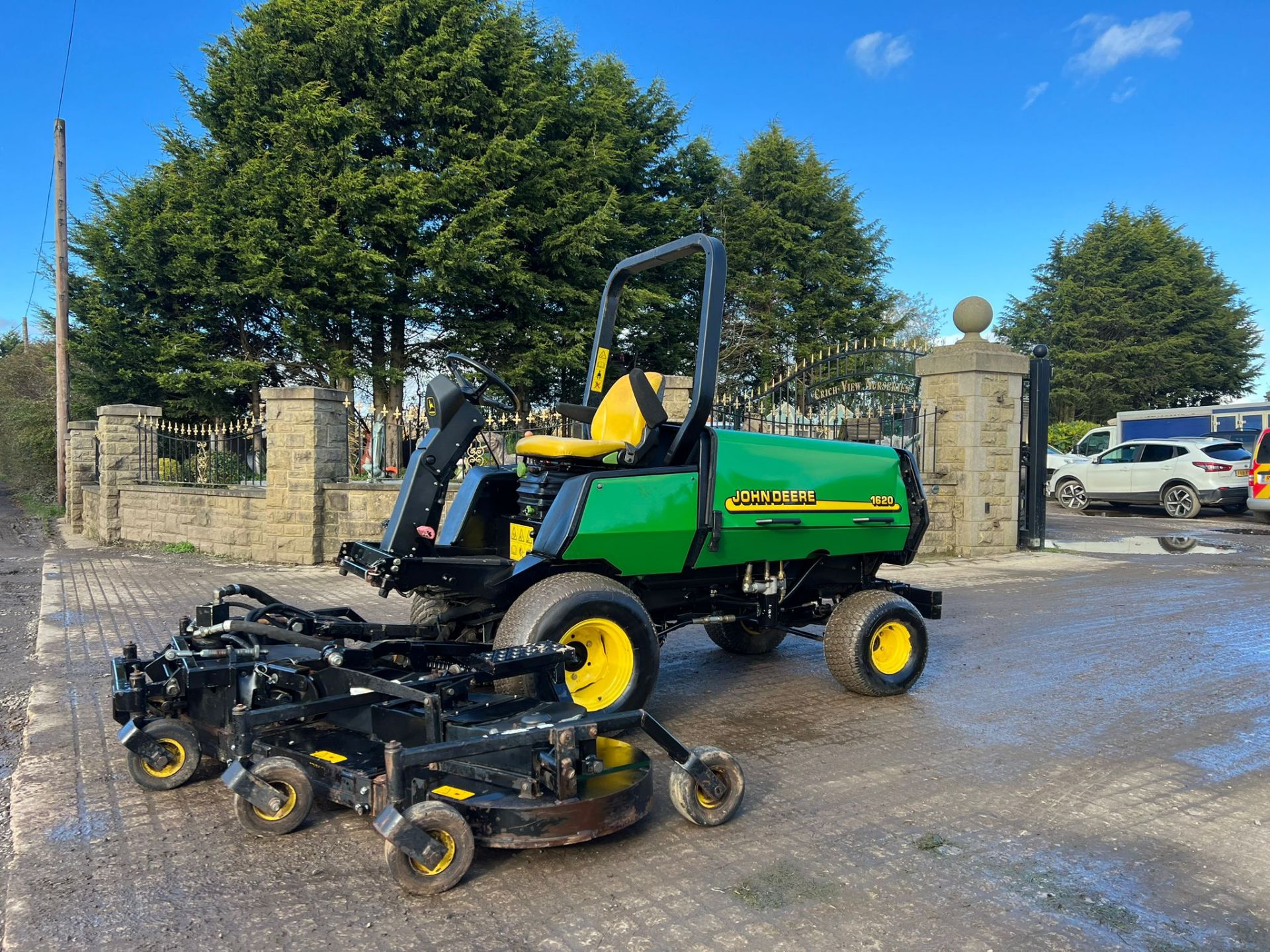 John Deere 1620 ride on lawn mower very low hours! *PLUS VAT* - Image 5 of 22