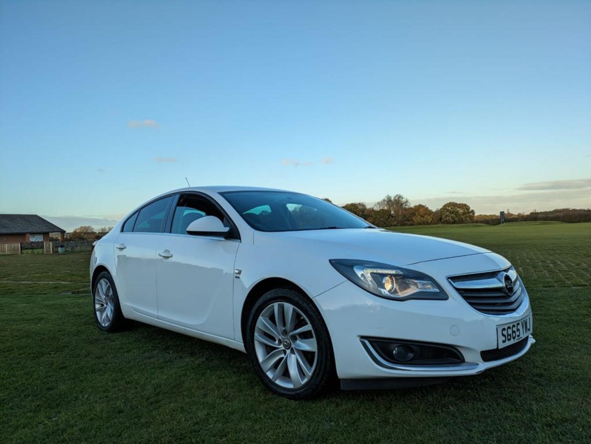 2015 VAUXHALL INSIGNIA SRI CDTI S/S WHITE HATCHBACK *NO VAT*