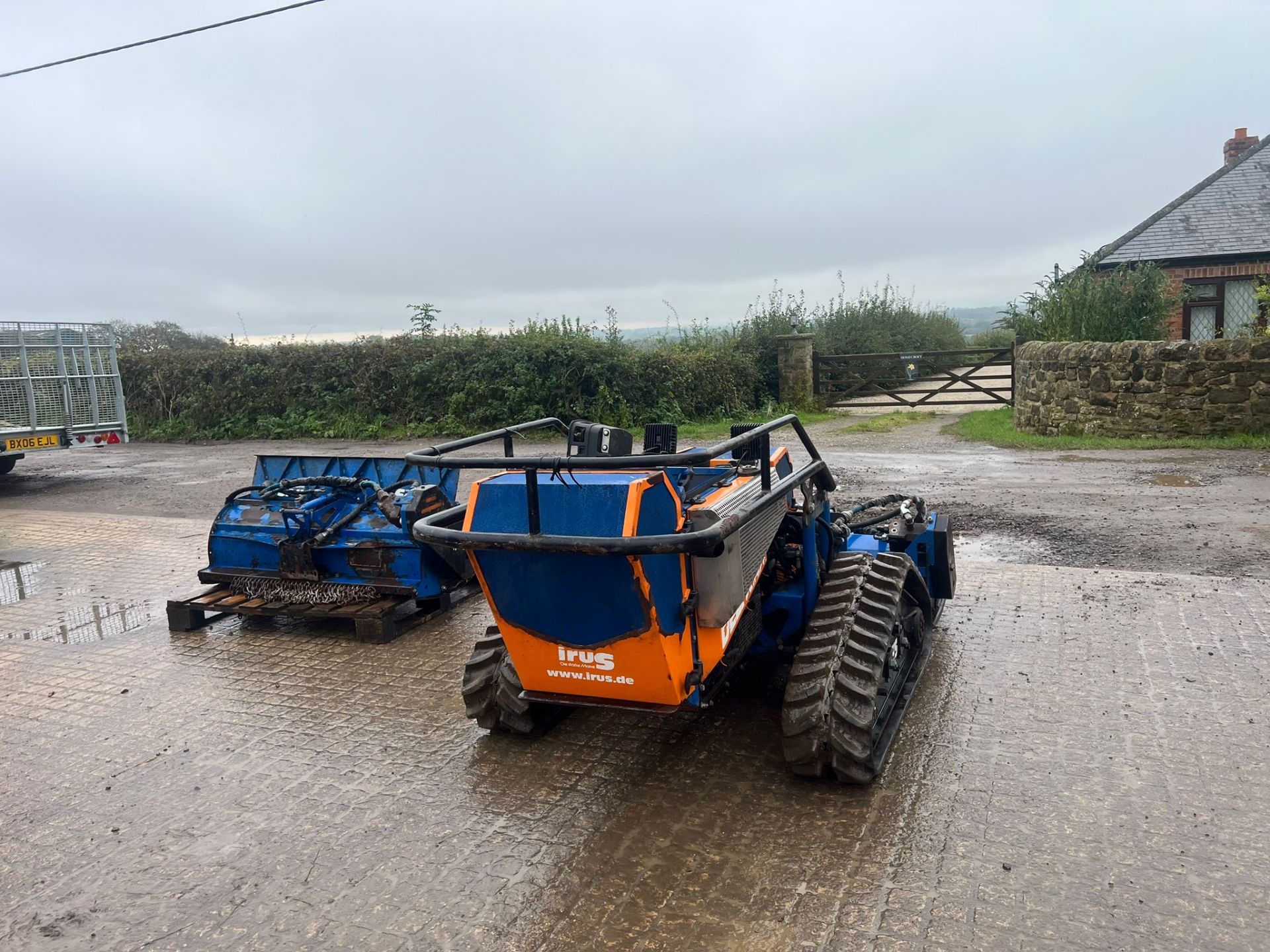 2019 IRUS DELTRAK 25 REMOTE CONTROL BANK MOWER *PLUS VAT* - Image 7 of 12