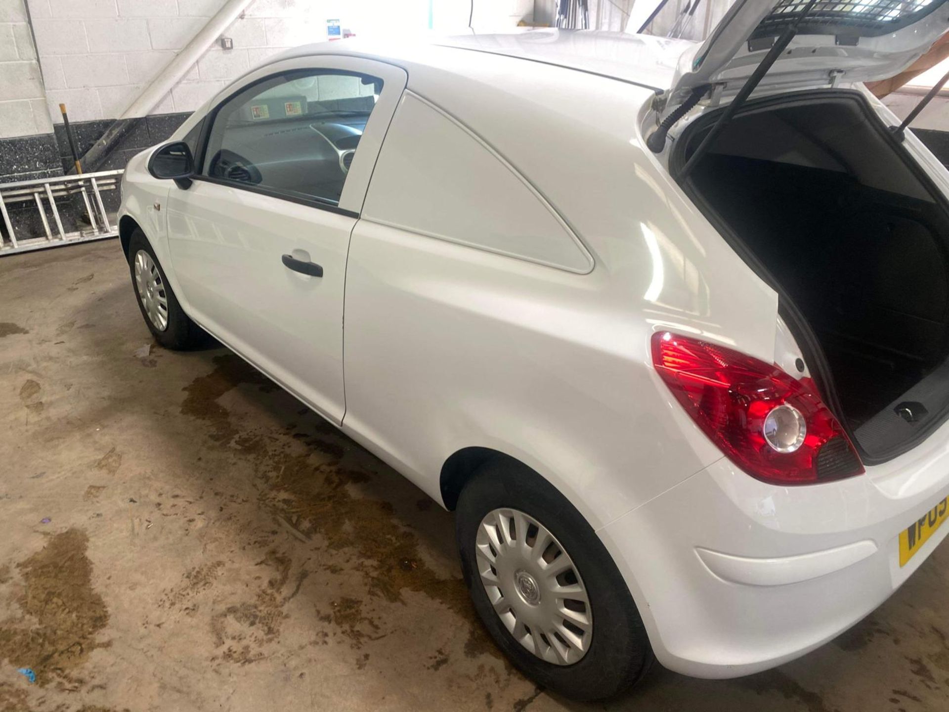 2009 VAUXHALL CORSA CDTI WHITE CAR DERIVED VAN *NO VAT* - Image 3 of 6