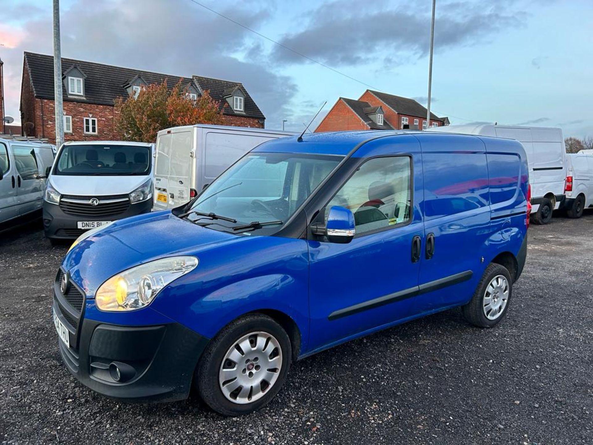 2015 FIAT DOBLO SX MULTIJET MULTI-COLOURED PANEL VAN *NO VAT* - Image 2 of 16