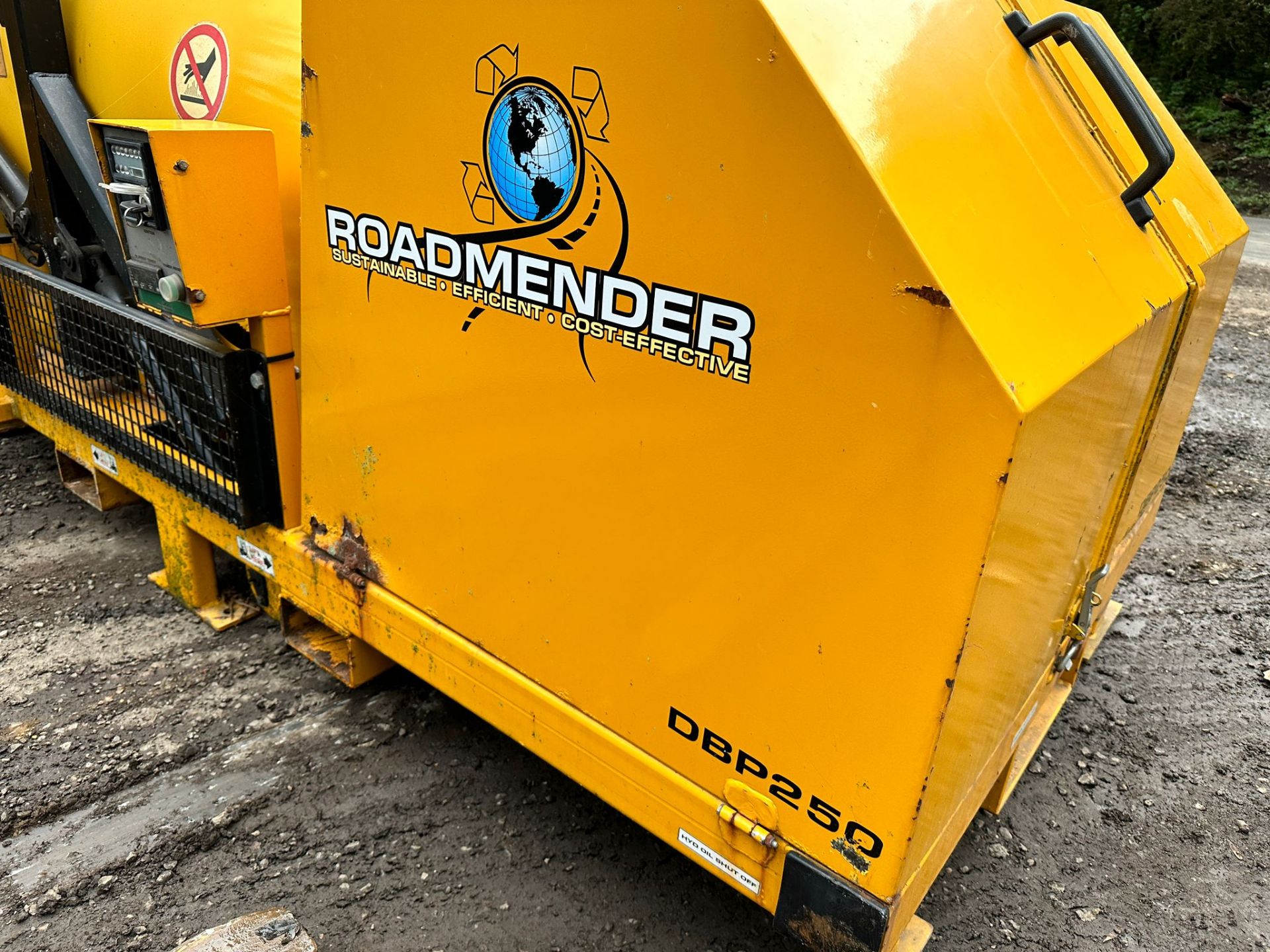 2017 ROADMENDER DBP250 MODEL 4 RECYCLING TARMAC (HOTBOX) MACHINE *PLUS VAT* - Image 8 of 14