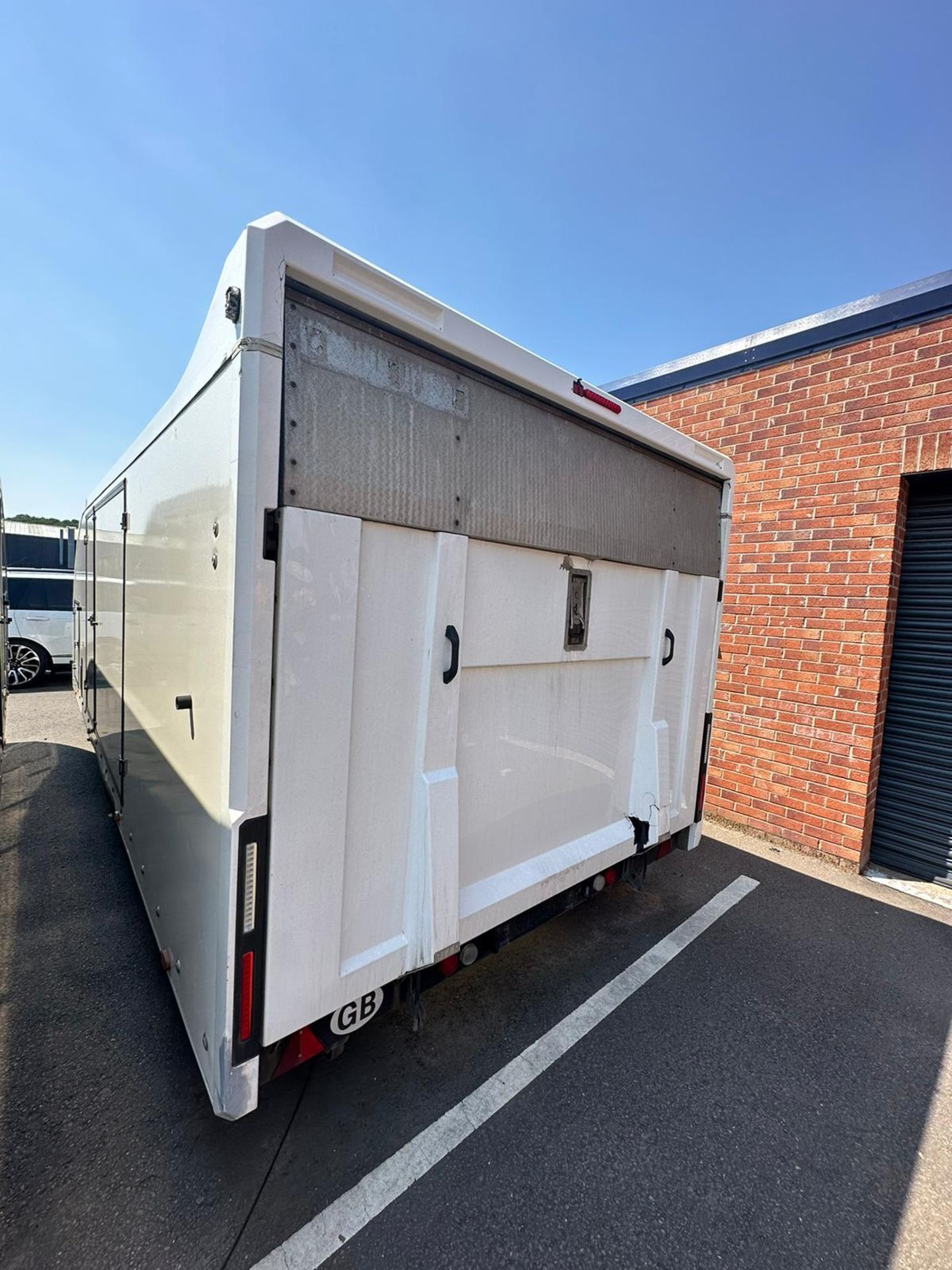 BRIAN JAMES RACE TRANSPORTER 6 TRI AXLE TRAILER, ELECTRIC TILT, 6M X 2.35M, YEAR 2019 *PLUS VAT* - Image 6 of 9