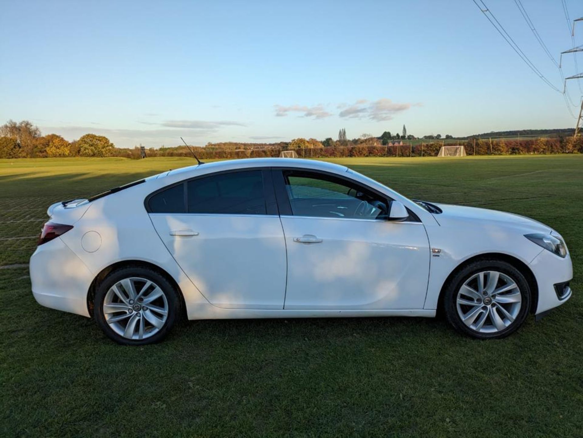 2015 VAUXHALL INSIGNIA SRI CDTI S/S WHITE HATCHBACK *NO VAT* - Image 10 of 30