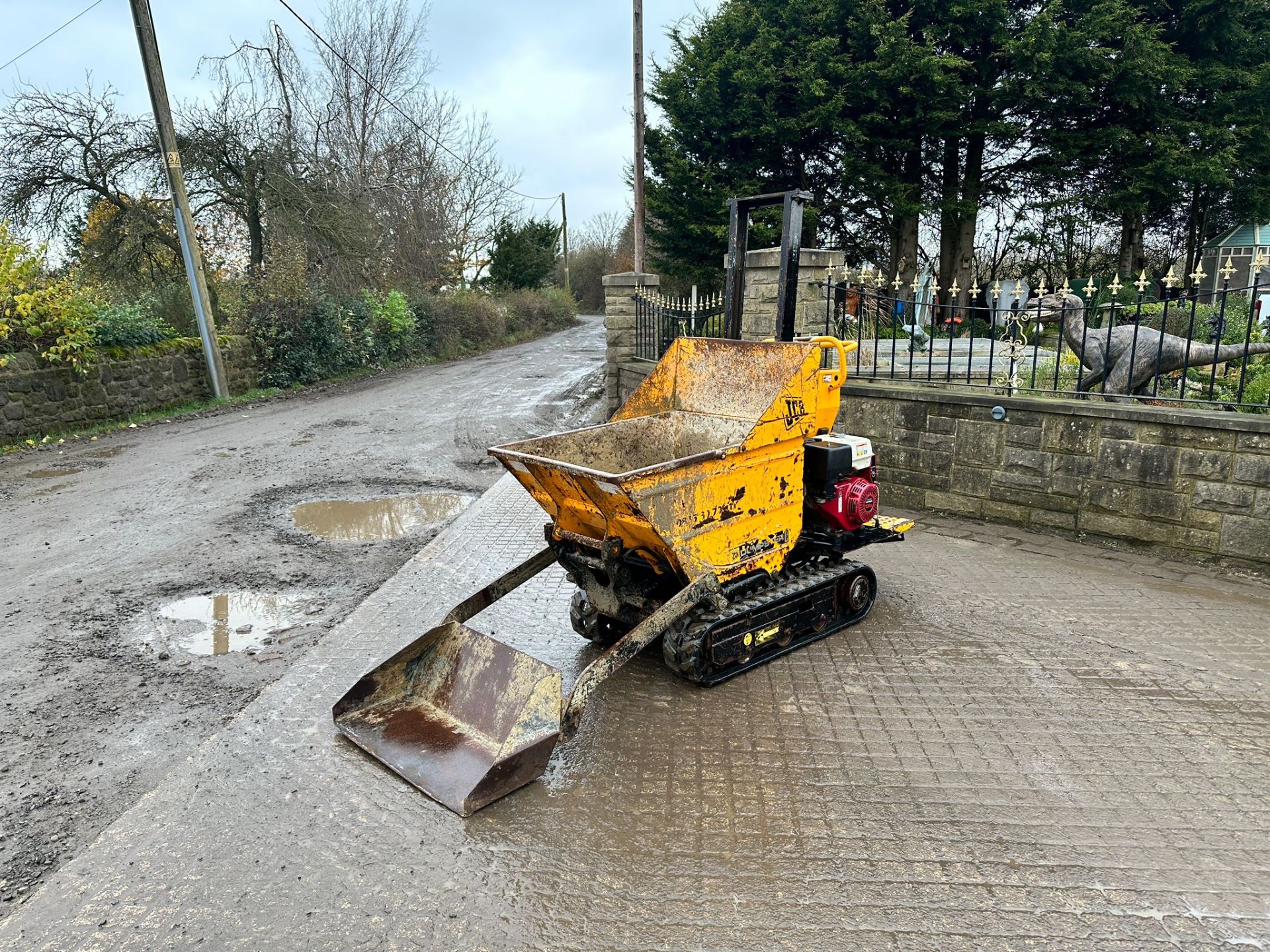 JCB TD10 HIGH TIP TRACKED DUMPER WITH SELF LOADING BUCKET *PLUS VAT* - Image 2 of 18